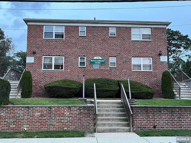 Hackensack, NJ 07601,274 Park ST #16