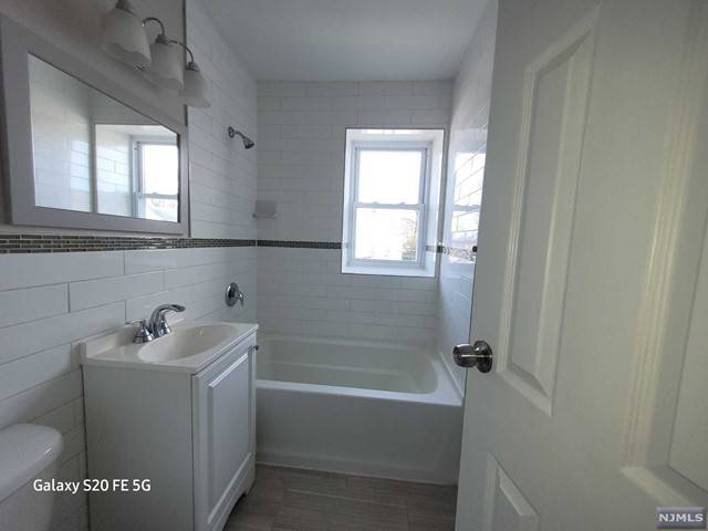 Hackensack, NJ 07601,125 Lawrence ST #8A