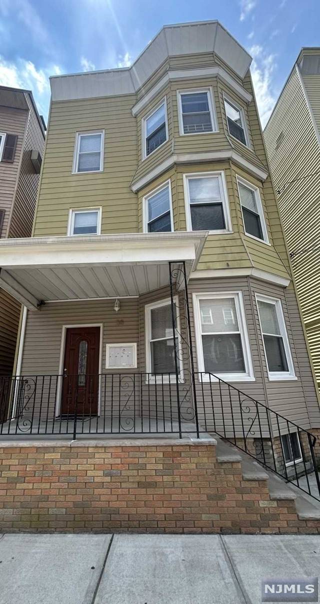 Kearny, NJ 07032,42 Grove ST #1