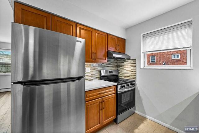 Palisades Park, NJ 07650,313 Grantwood BLVD #Apt 1