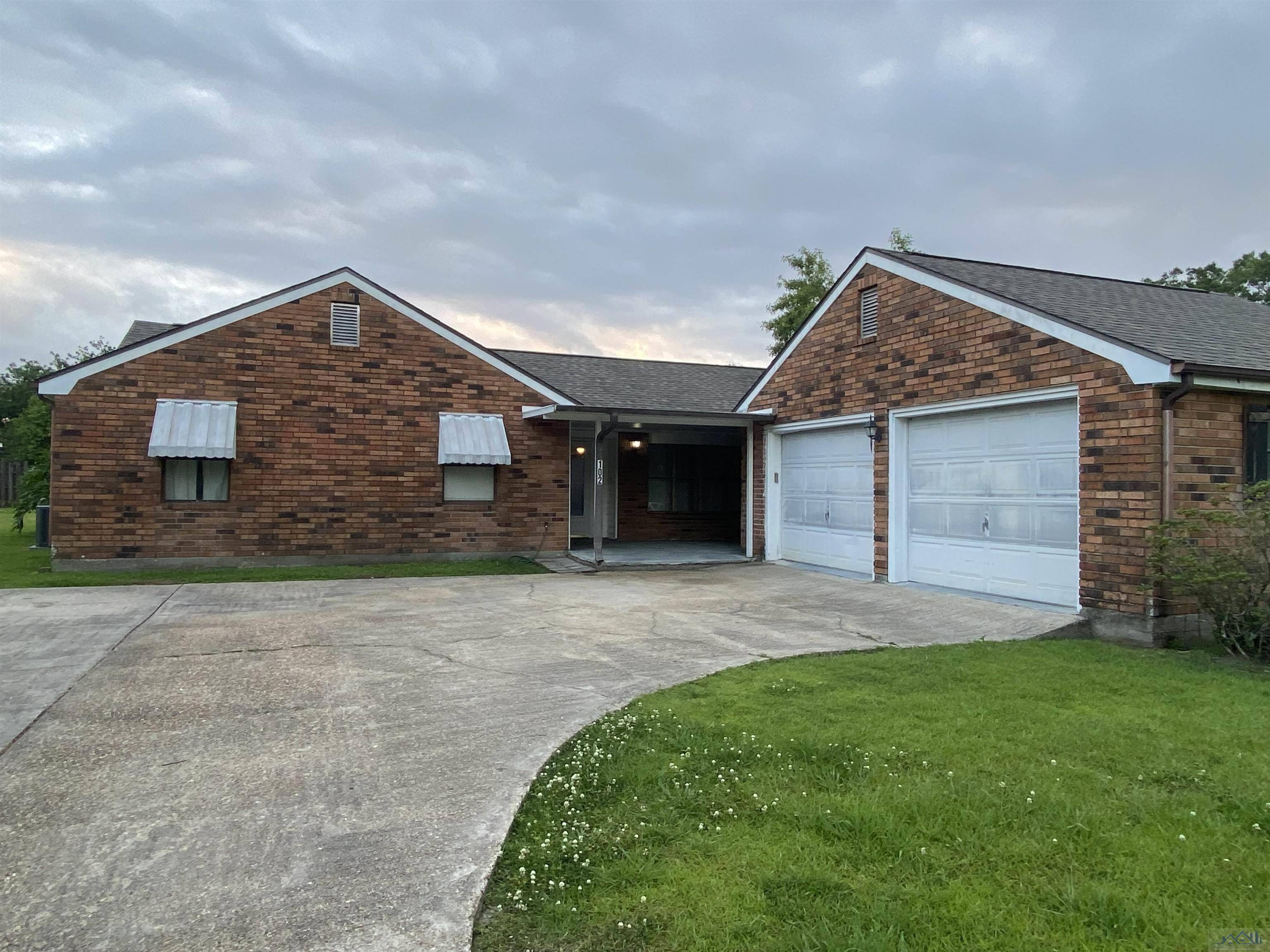 Schriever, LA 70395,102 THERESA DR