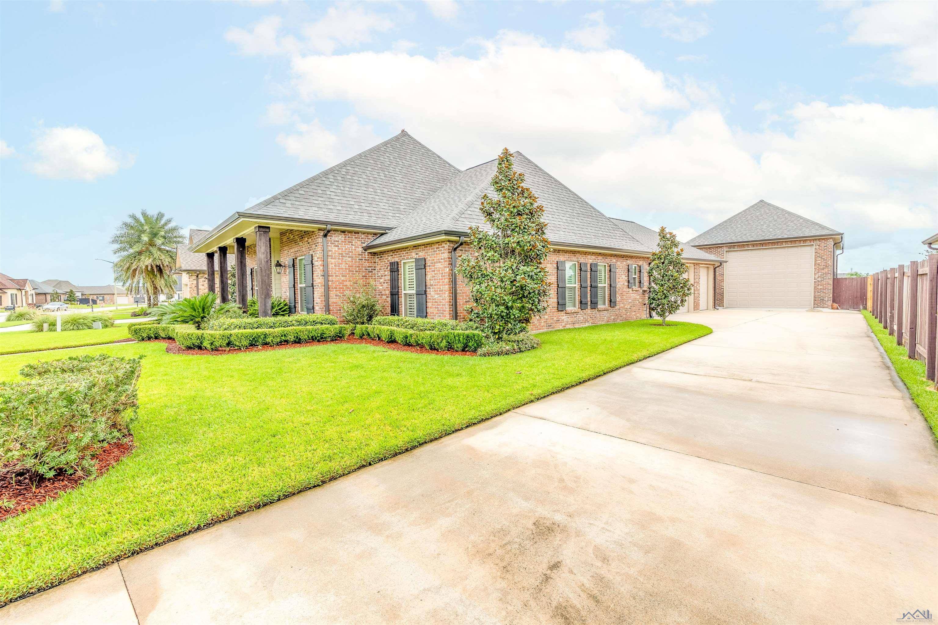 Houma, LA 70360,124 Port Royal Way