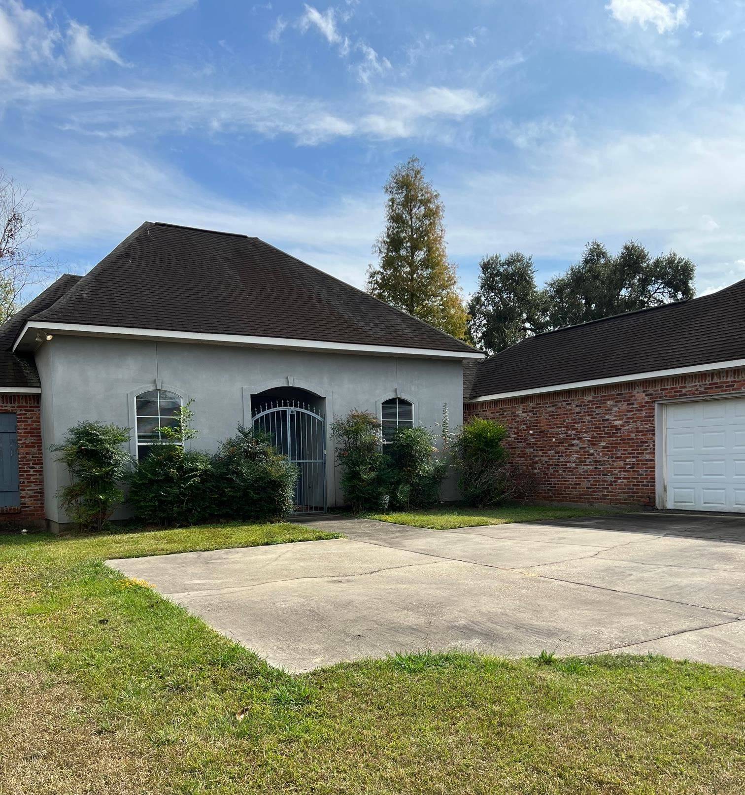 Baton Rouge, LA 70808,230 E WOODGATE CT