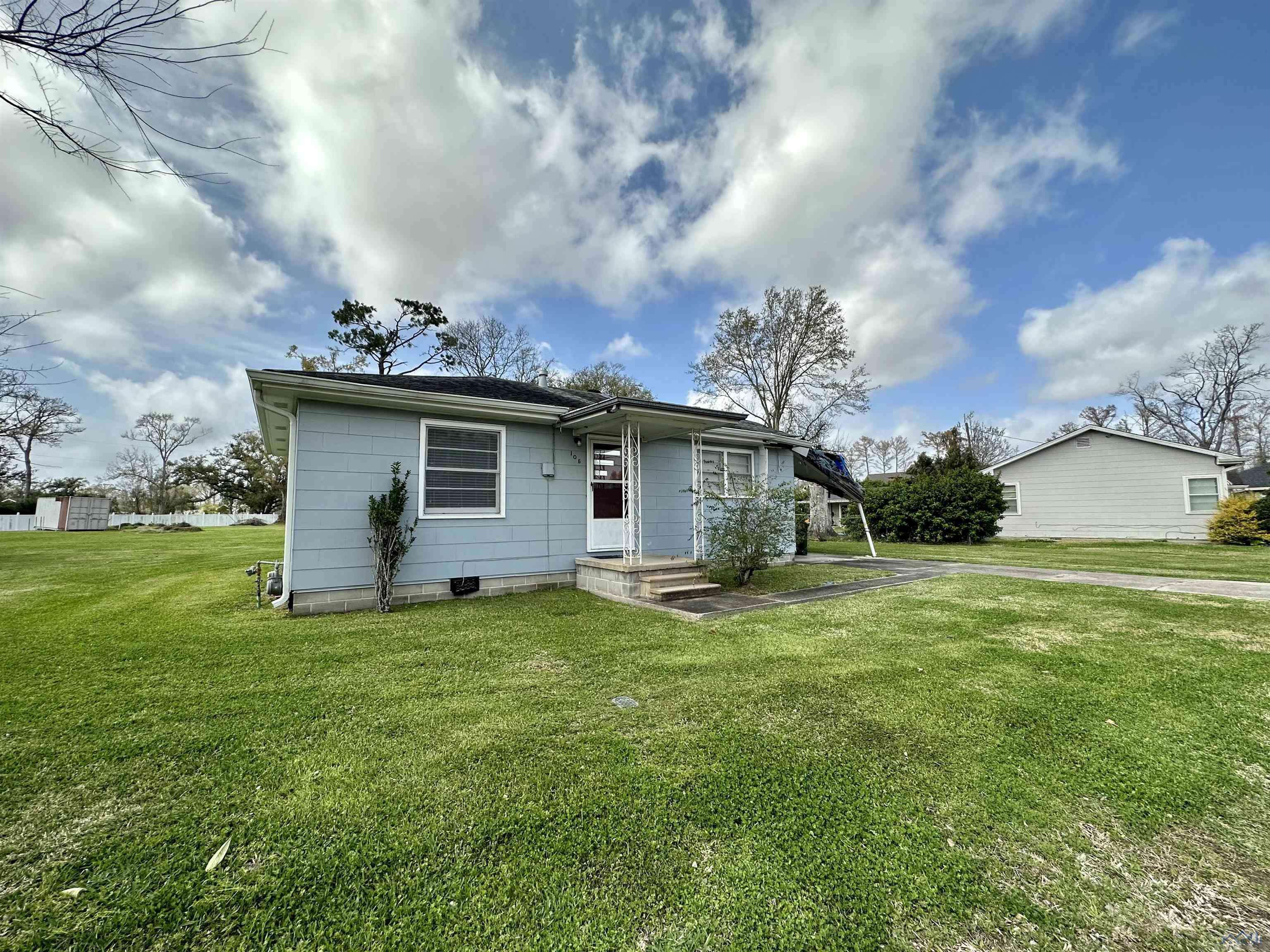 Houma, LA 70360,106 ROSEWOOD DR