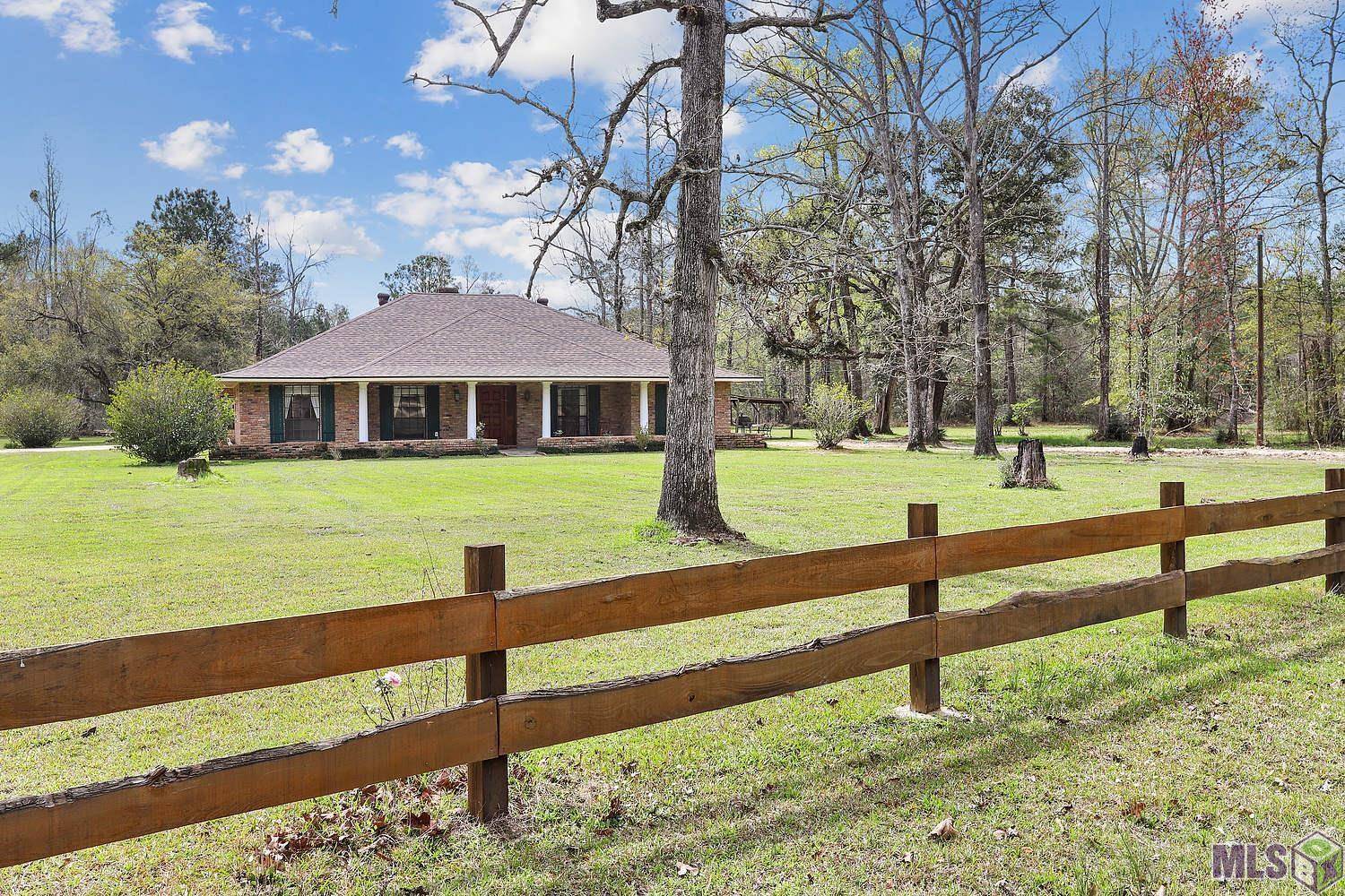 Holden, LA 70744,26290 WOOLERY LN