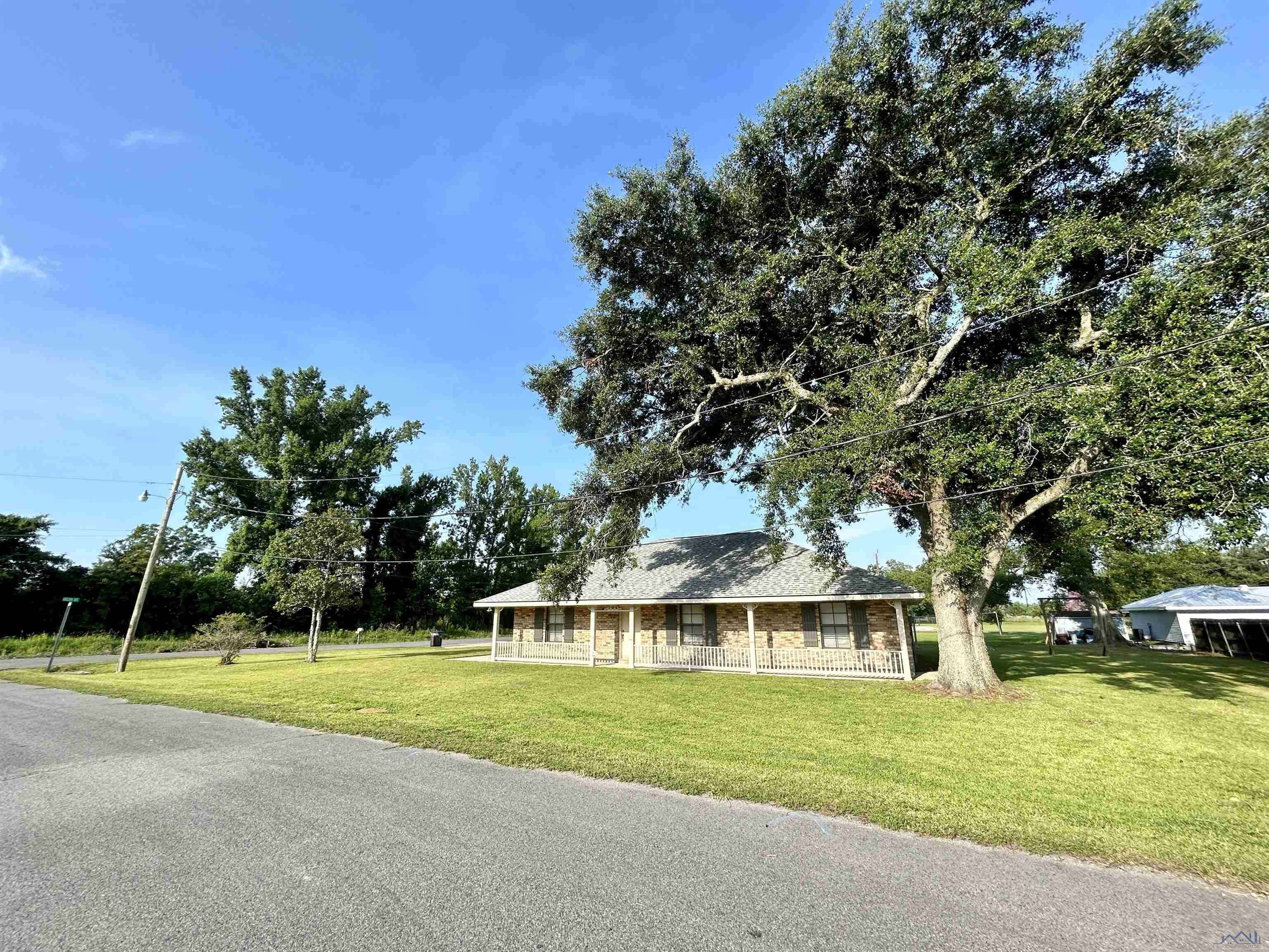 Schriever, LA 70395,108 Dollie St