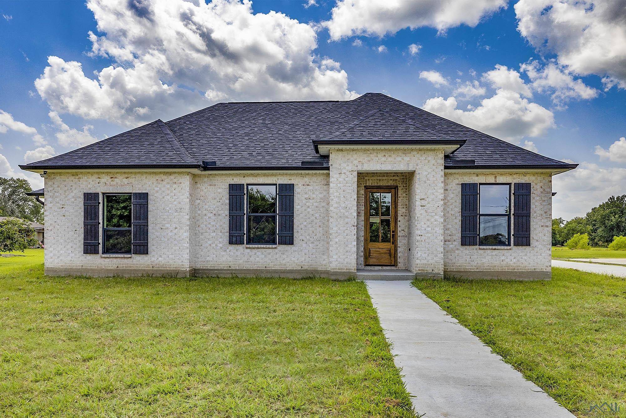 Thibodaux, LA 70301,320 GRAND LAKES DR