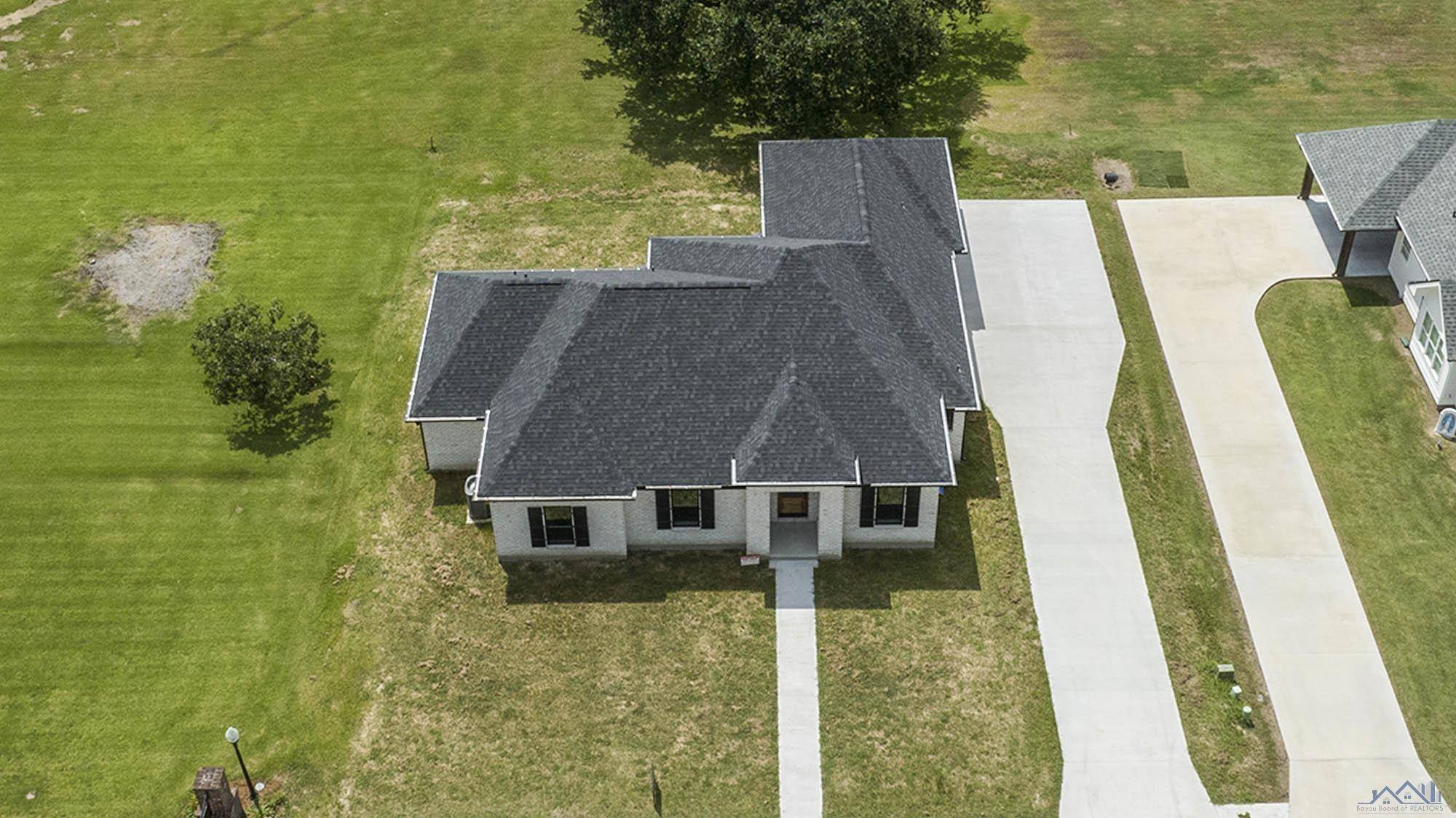 Thibodaux, LA 70301,320 GRAND LAKES DR