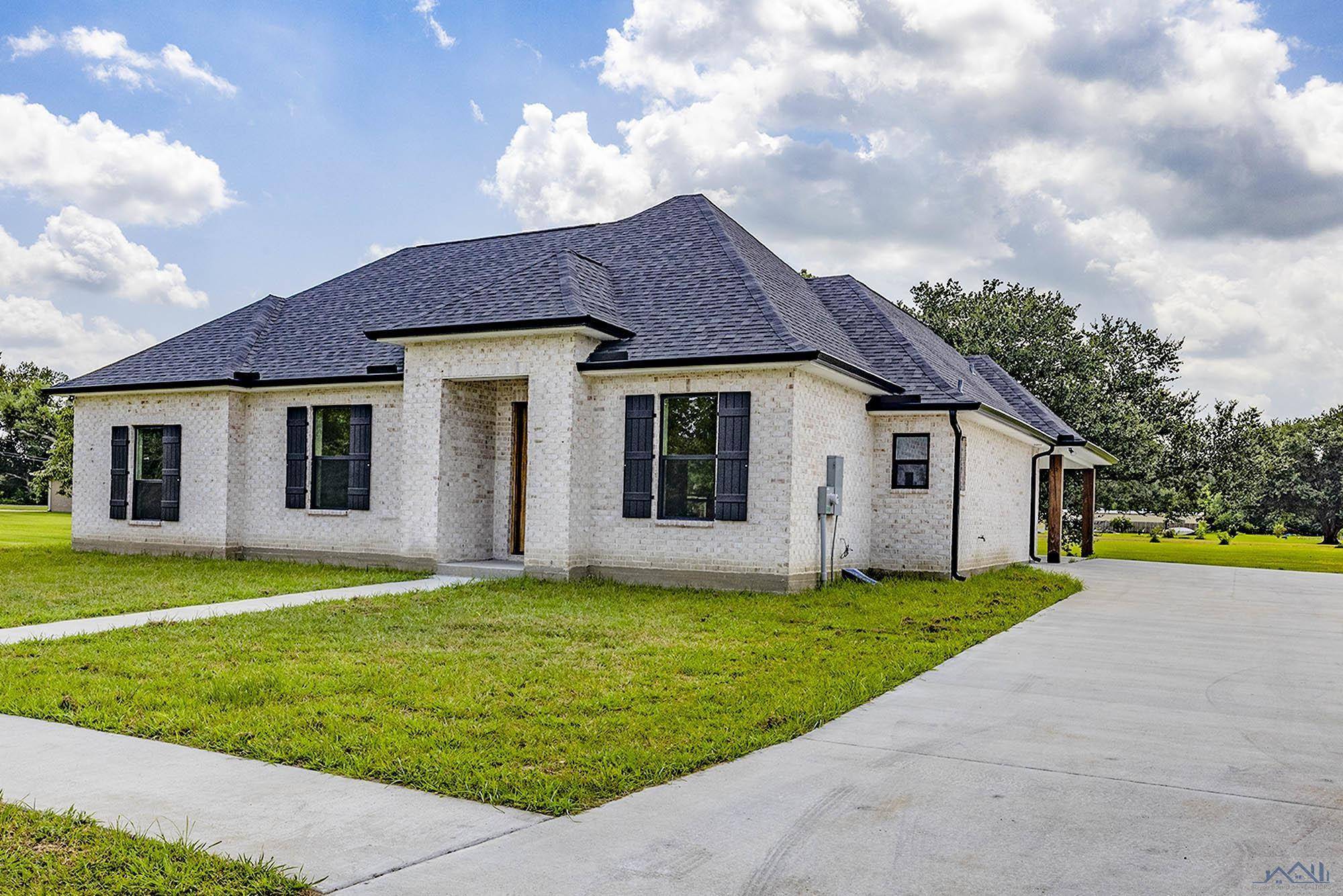 Thibodaux, LA 70301,320 GRAND LAKES DR