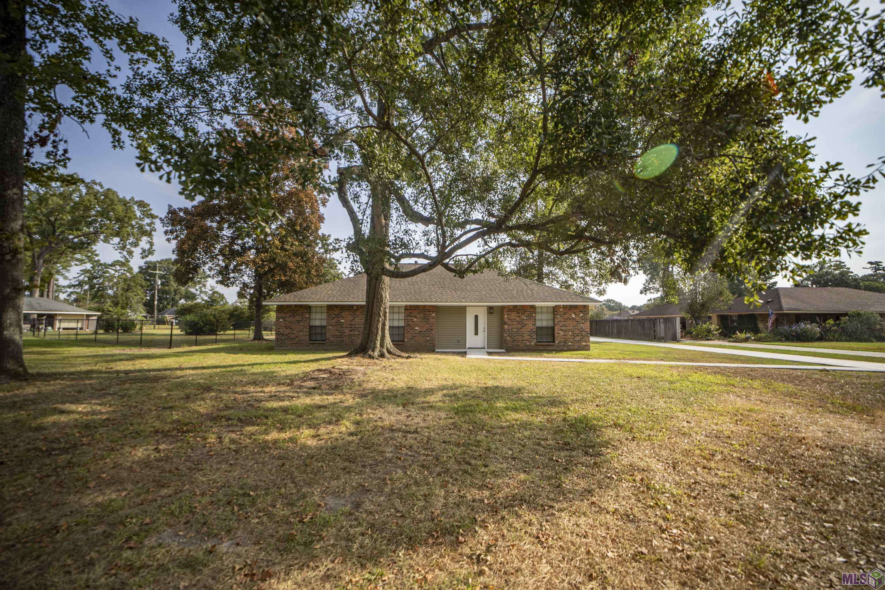 Greenwell Springs, LA 70739,6336 LANDMOR DR