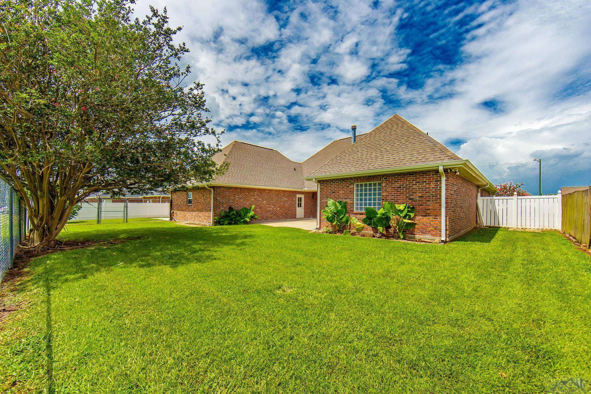 Houma, LA 70360,477 COUGAR DRIVE