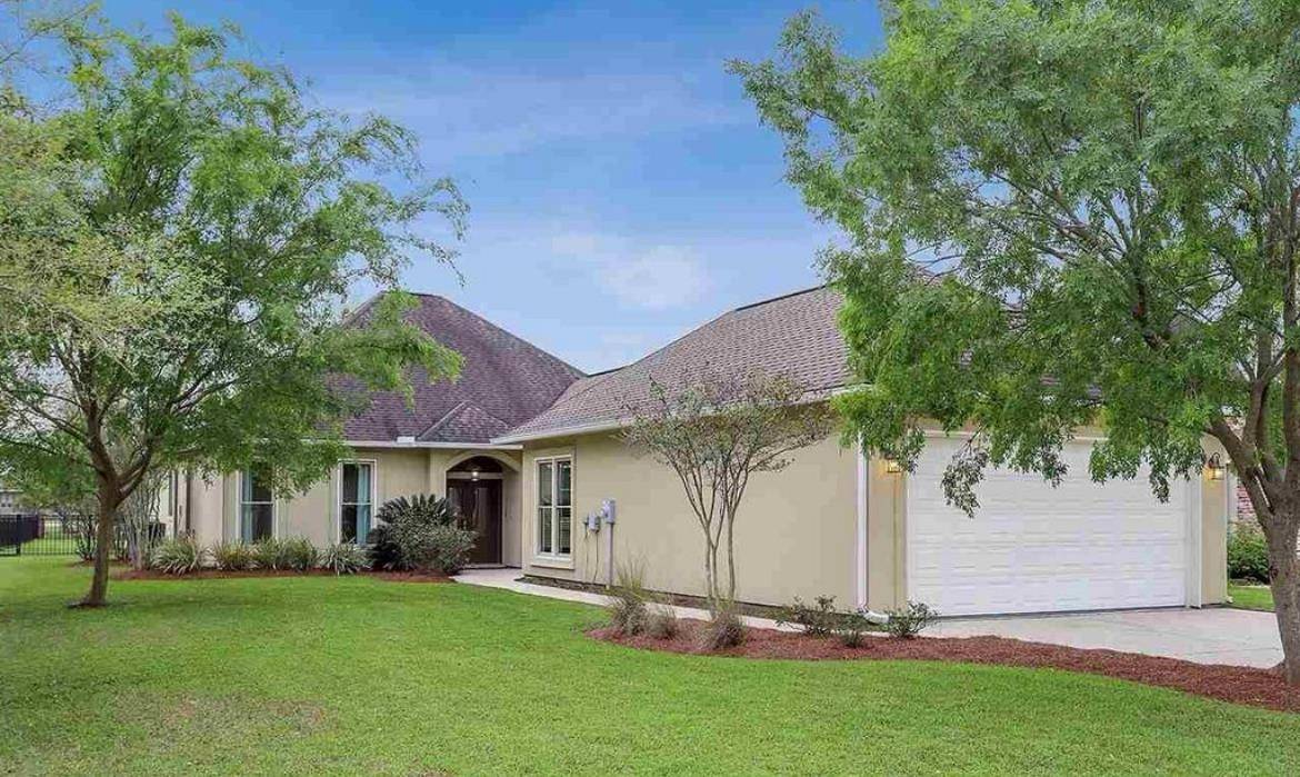 Gonzales, LA 70737,40574 PELICAN POINT PKWY