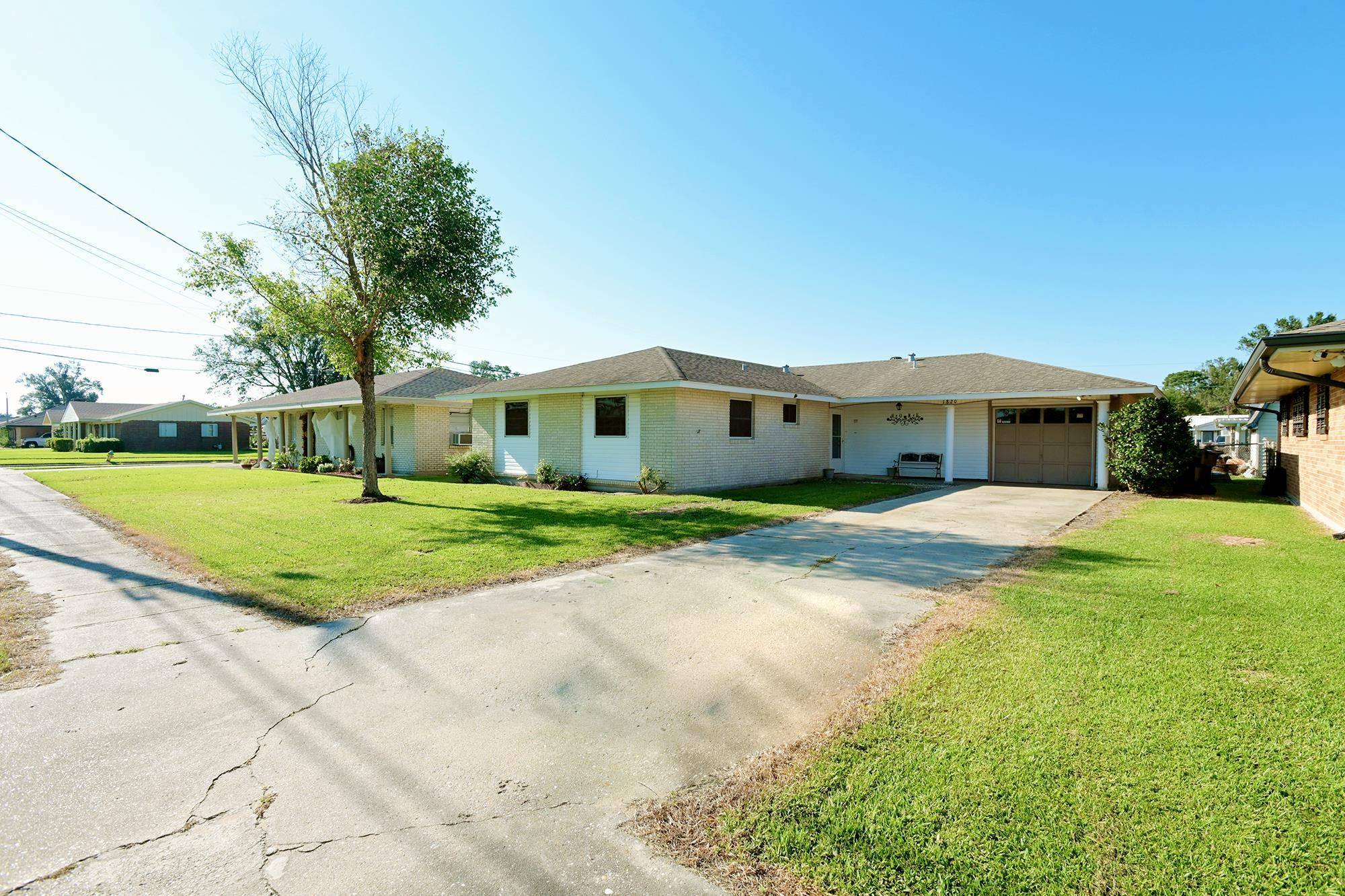 Houma, LA 70363,1820 ACADIAN DR