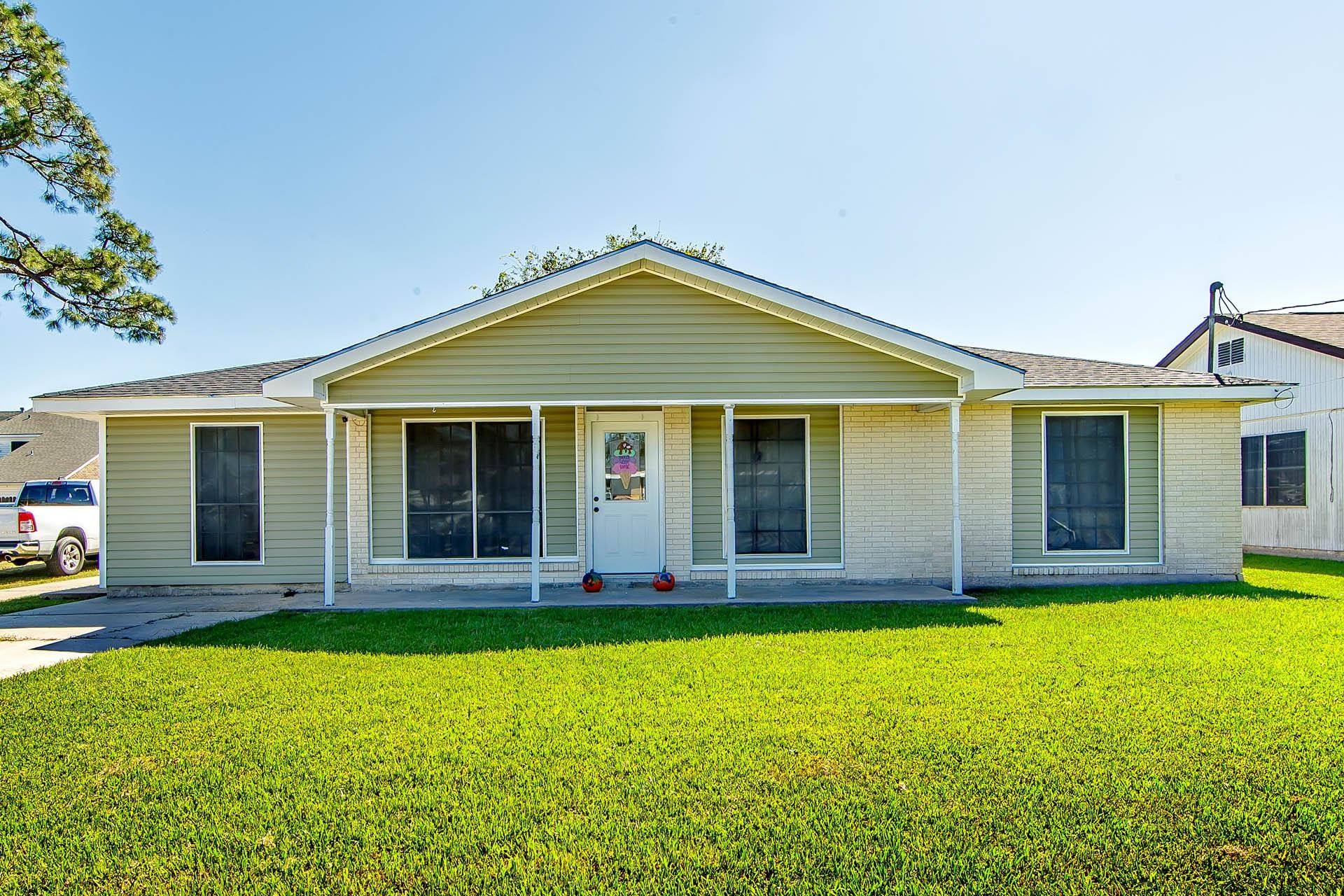 Houma, LA 70364,235 HOLIDAY DR