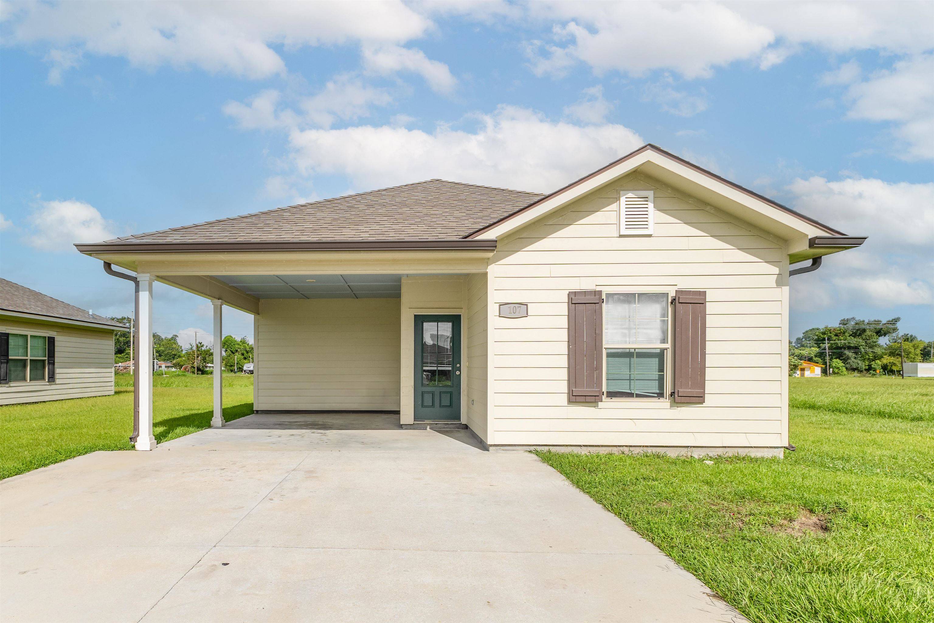 Houma, LA 70363,107 Saints Circle