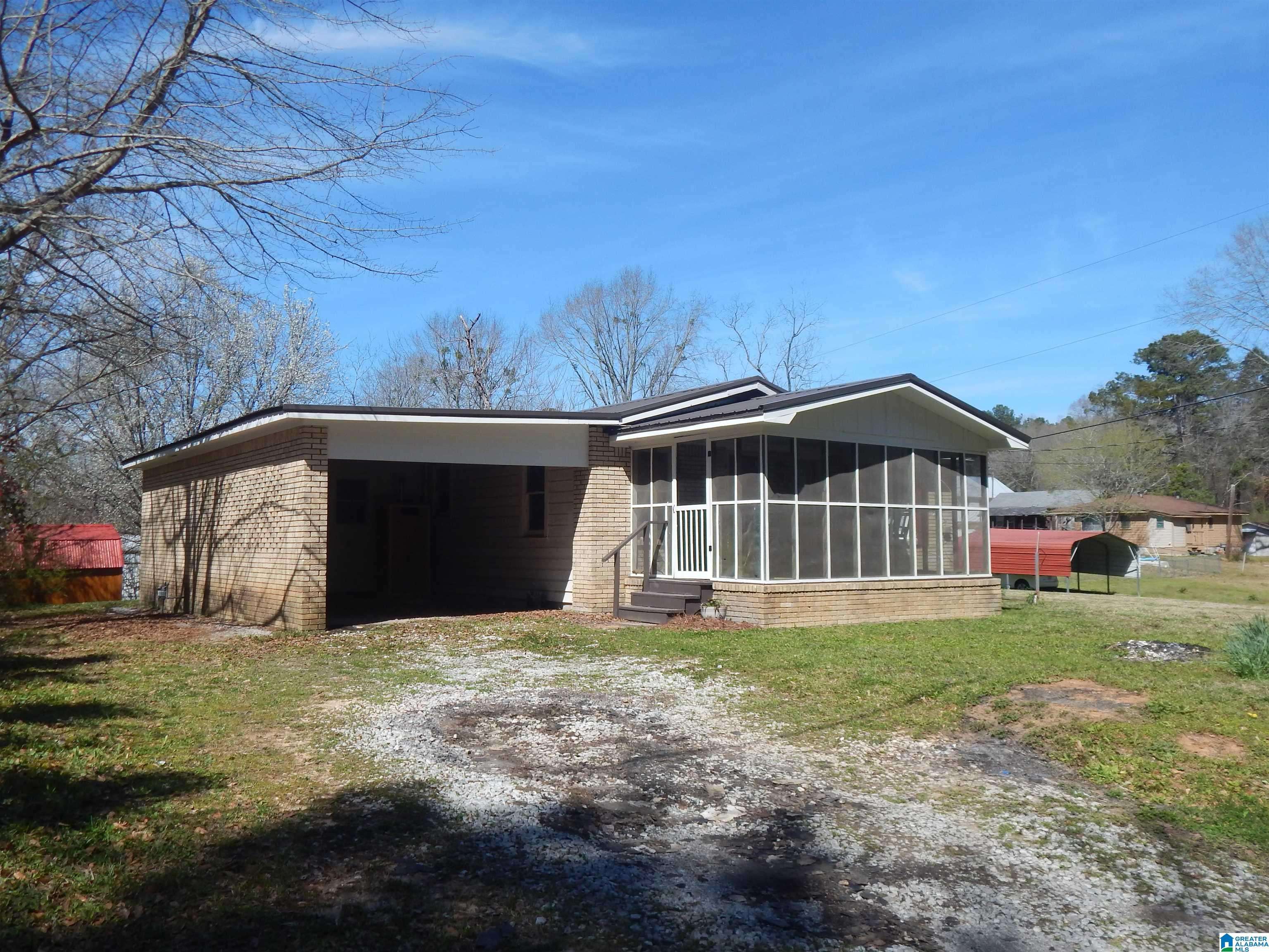 West Blocton, AL 35184,596 PRIMITIVE RIDGE ROAD