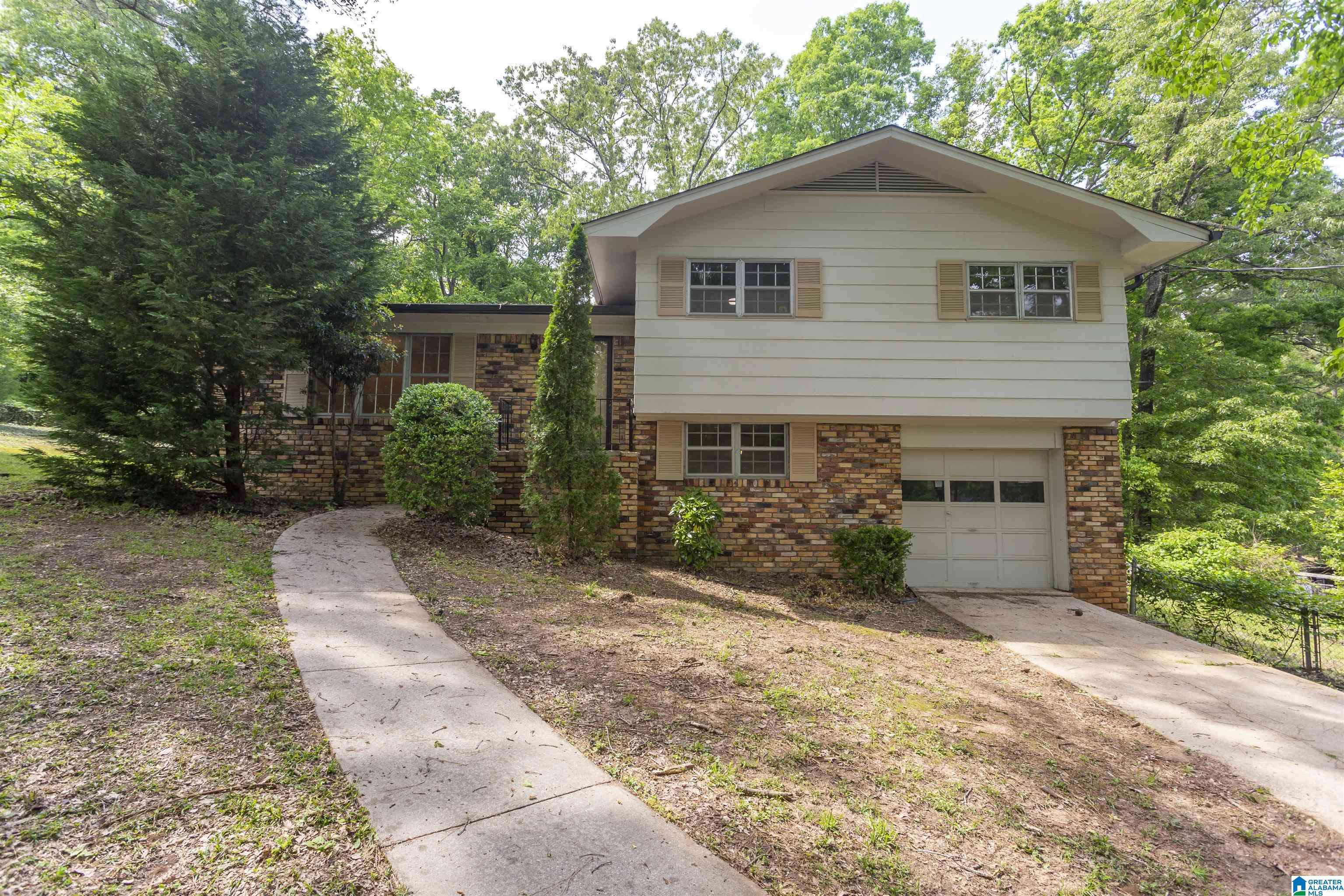 Hueytown, AL 35023,1714 29TH AVENUE
