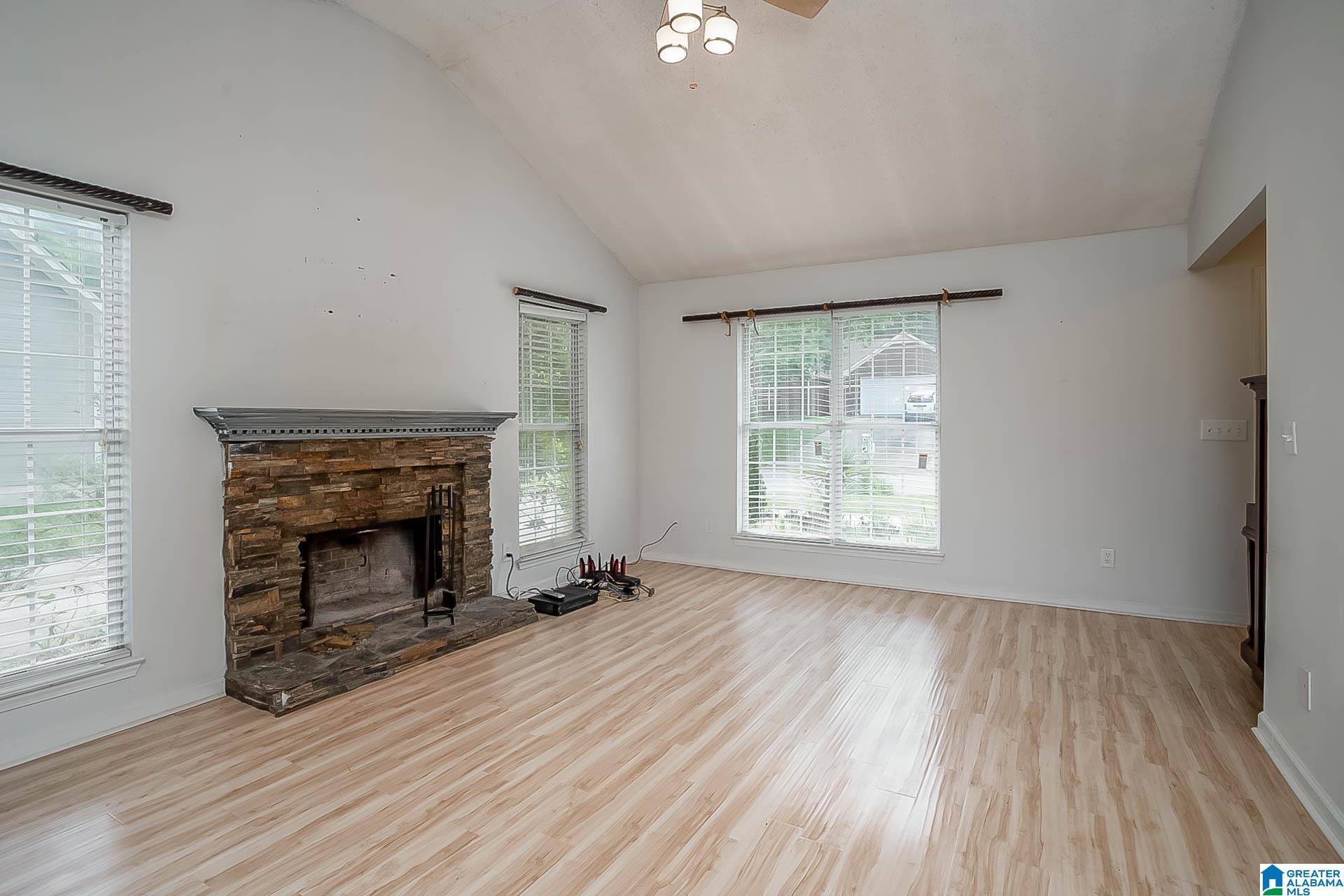 Alabaster, AL 35007,120 KING JAMES COURT