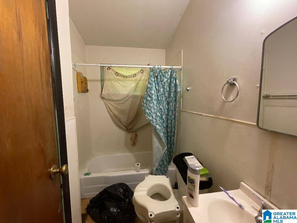 Birmingham, AL 35204,915 4TH STREET W
