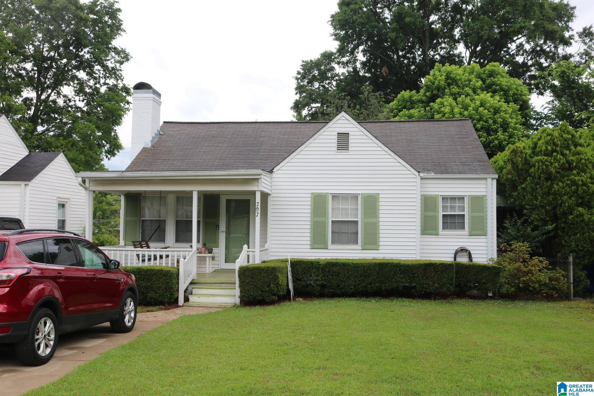 Hueytown, AL 35023,207 JUNE AVENUE