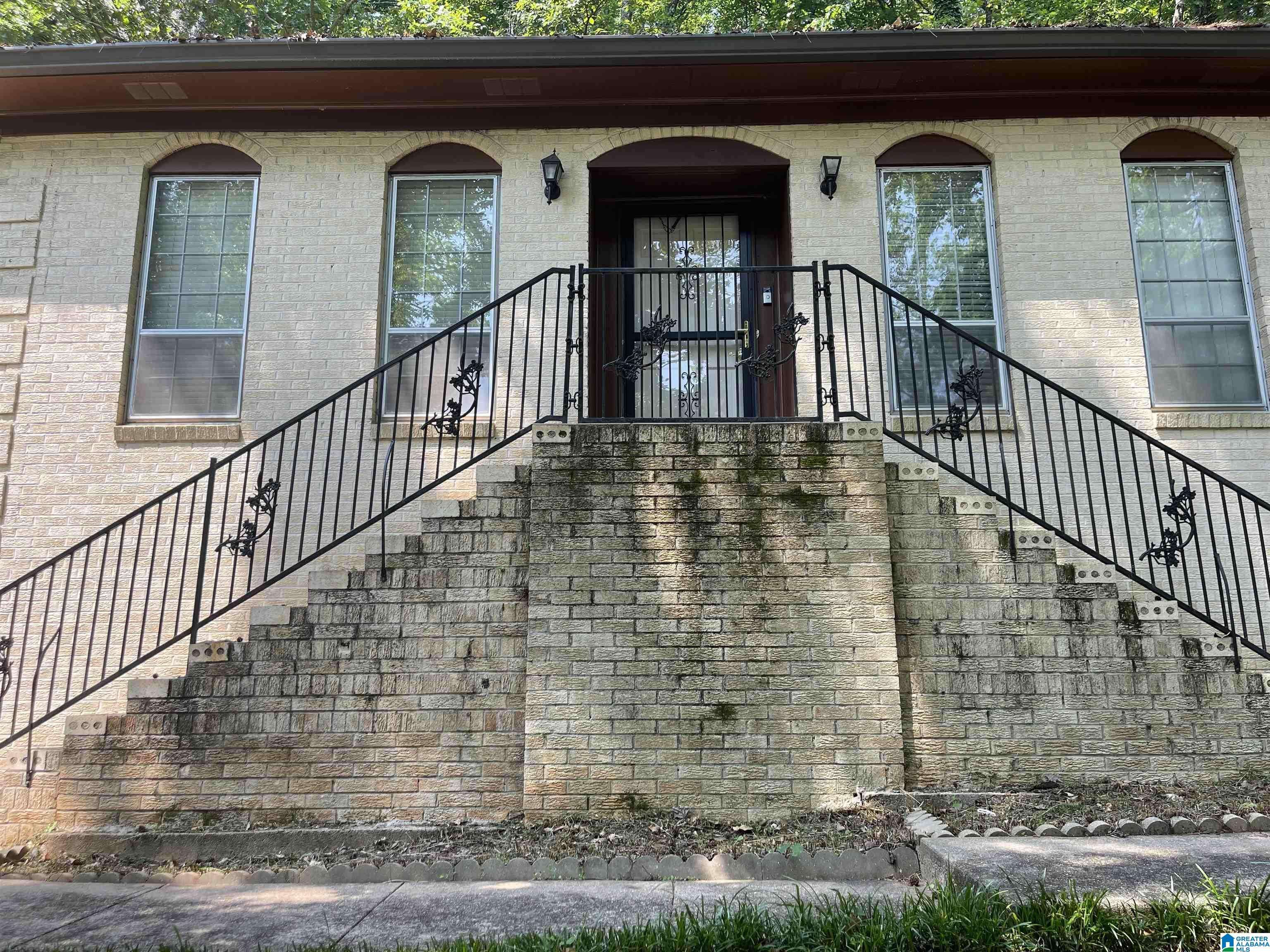 Hueytown, AL 35023,130 LEWIS DRIVE