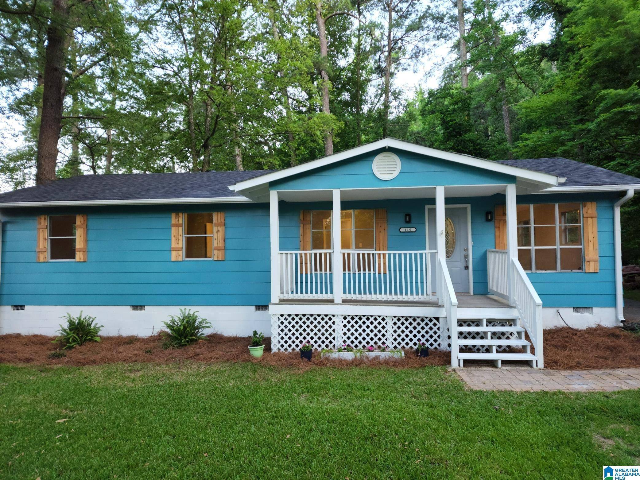 Hueytown, AL 35023,119 HIGHLAND AVENUE