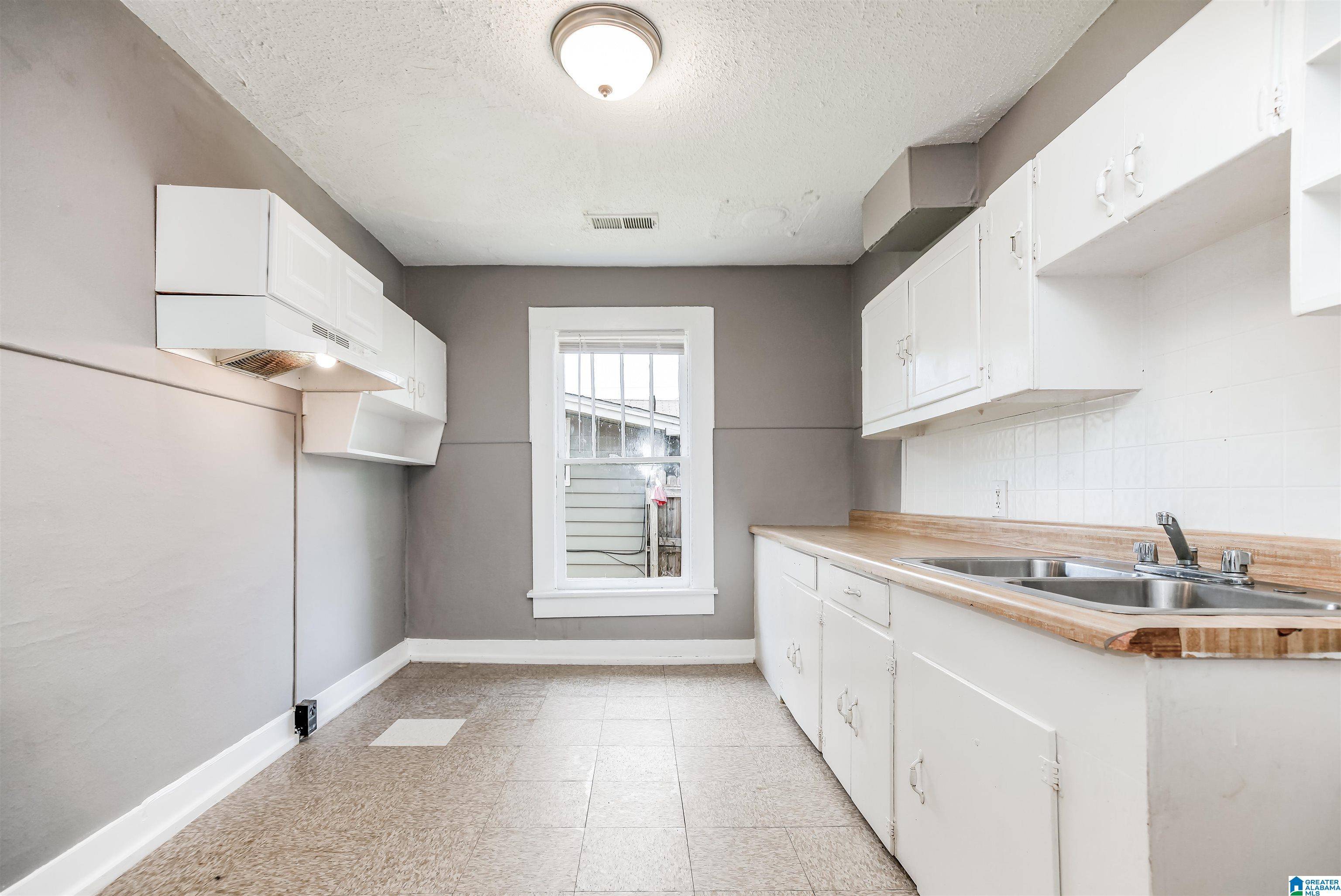 Birmingham, AL 35217,1512 WHARTON AVENUE