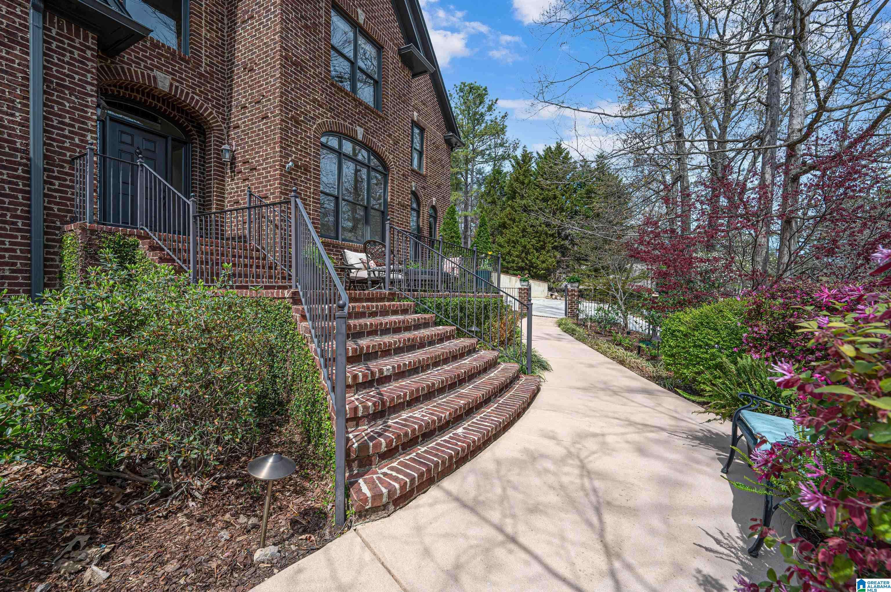 Hoover, AL 35242,518 NORTH LAKE COVE