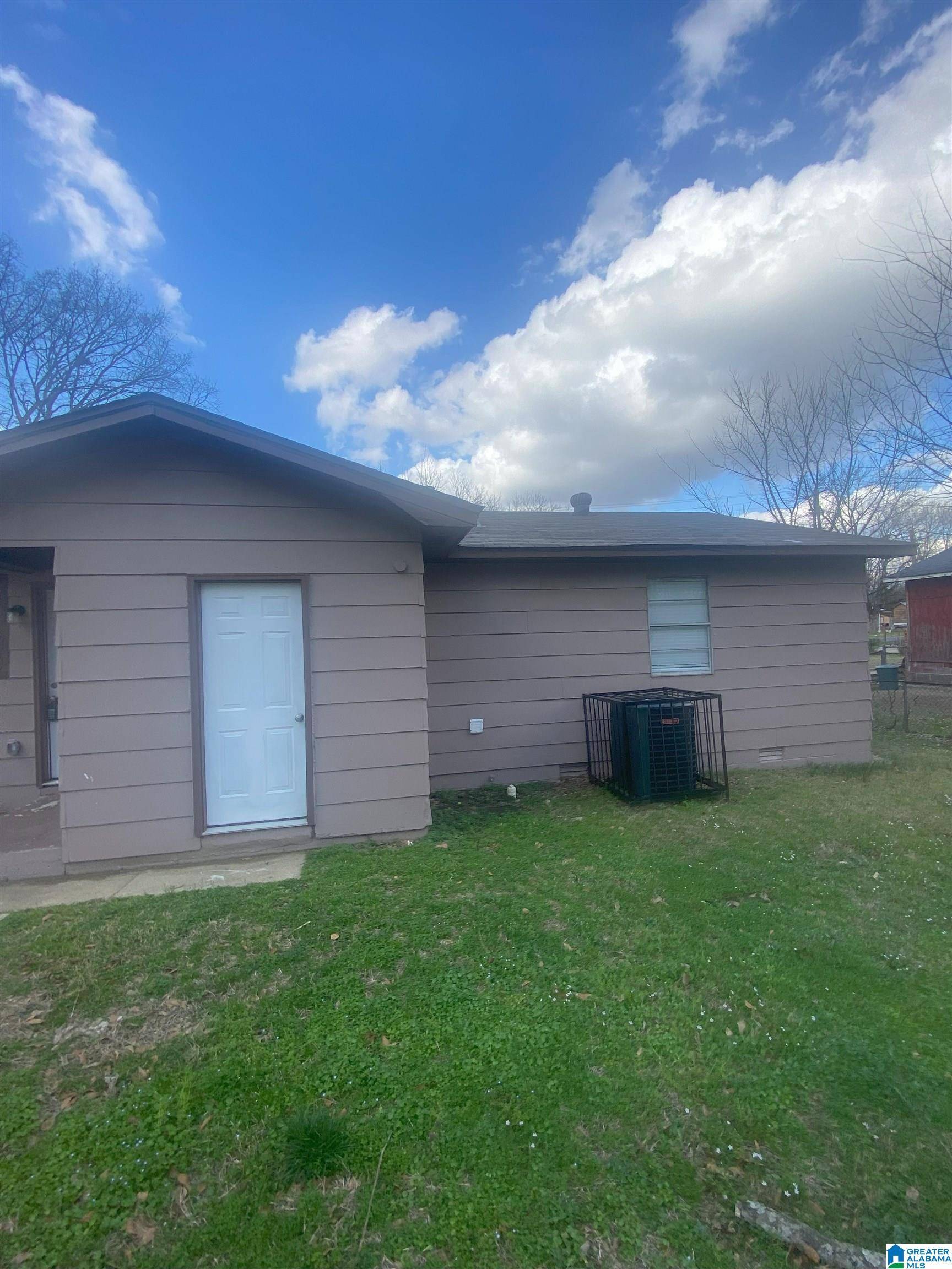 Bessemer, AL 35020,512 BREWER DRIVE