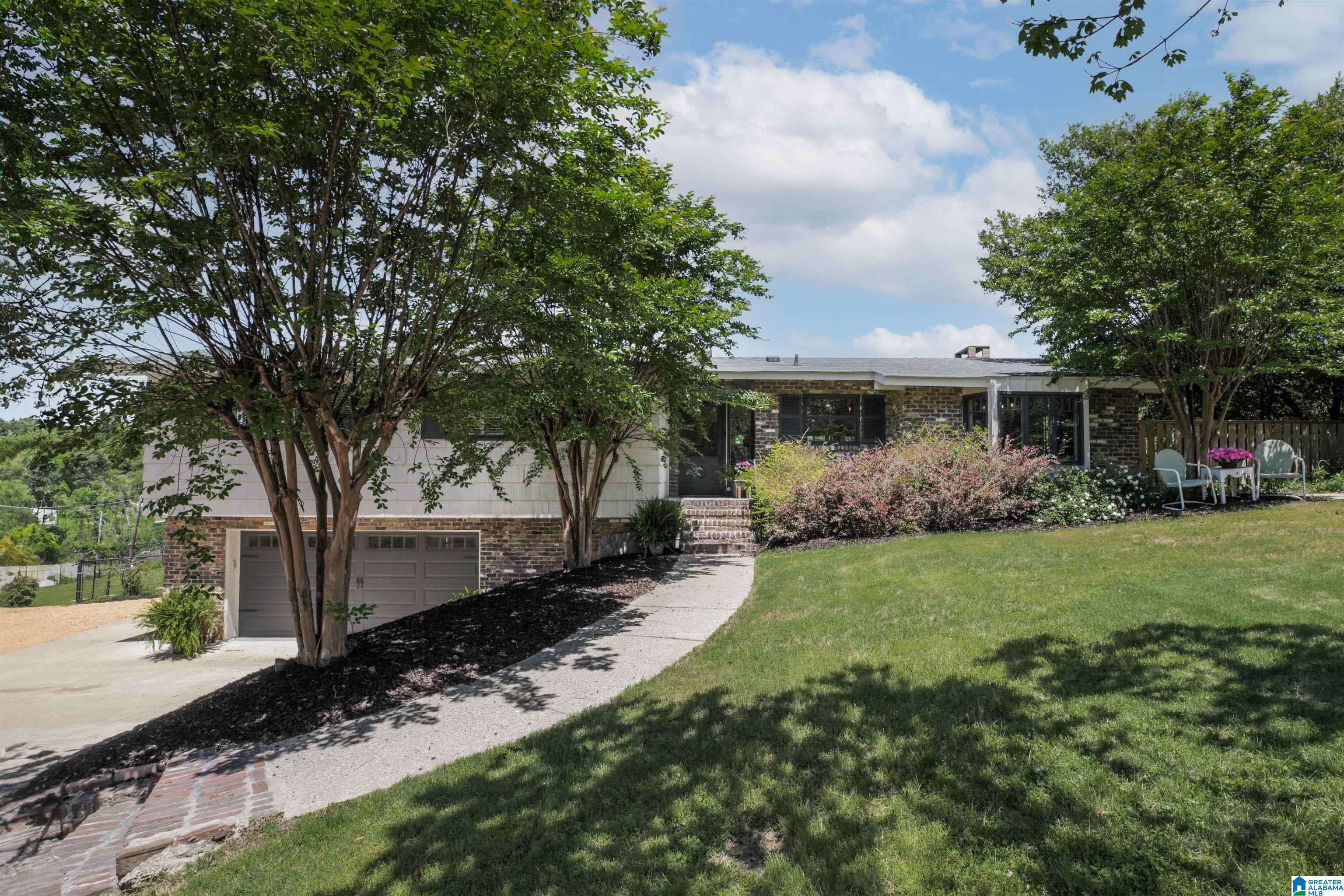 Vestavia Hills, AL 35243,3000 WOODHAVEN CIRCLE