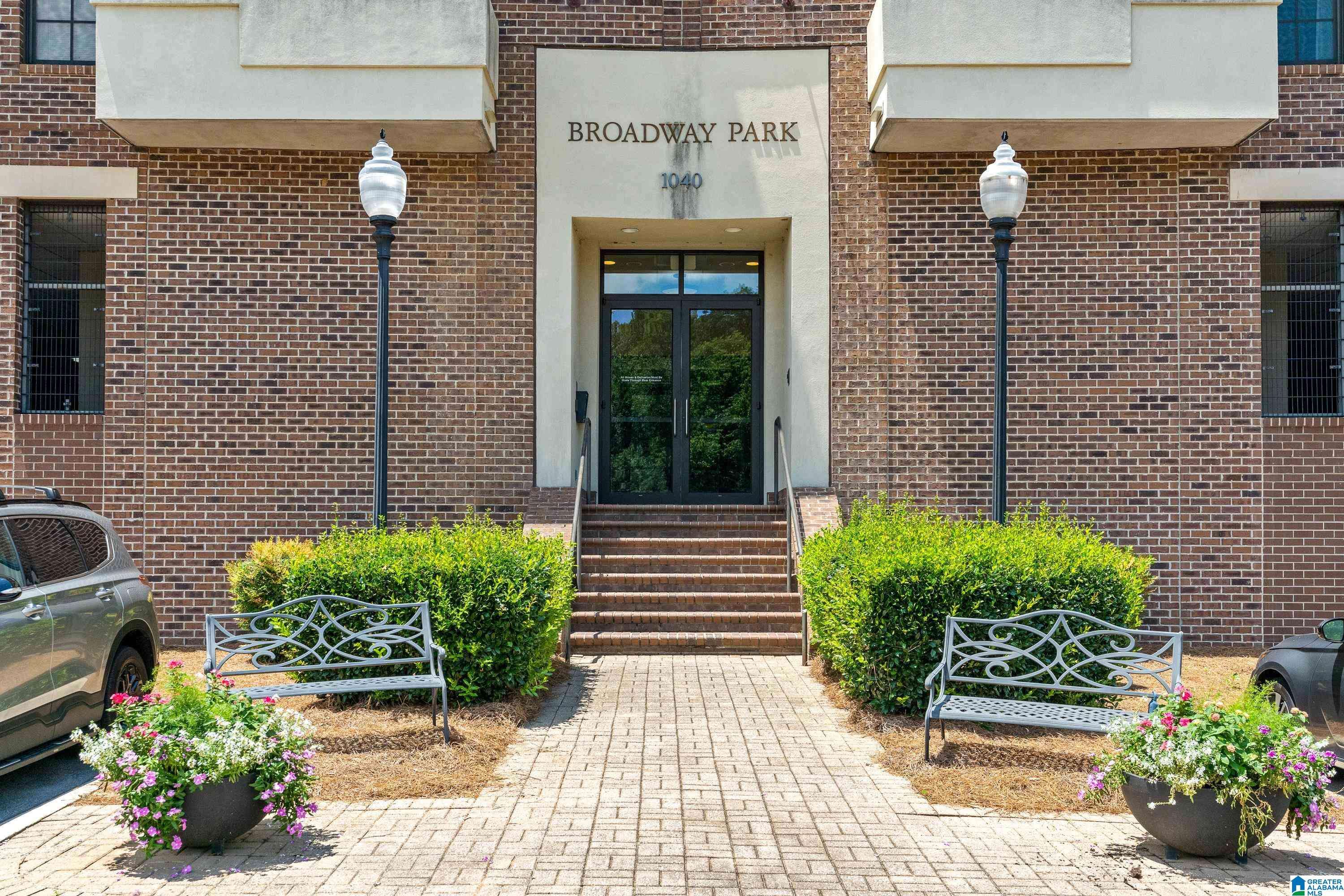 Homewood, AL 35209,1040 BROADWAY PARK #322 Broadway Park