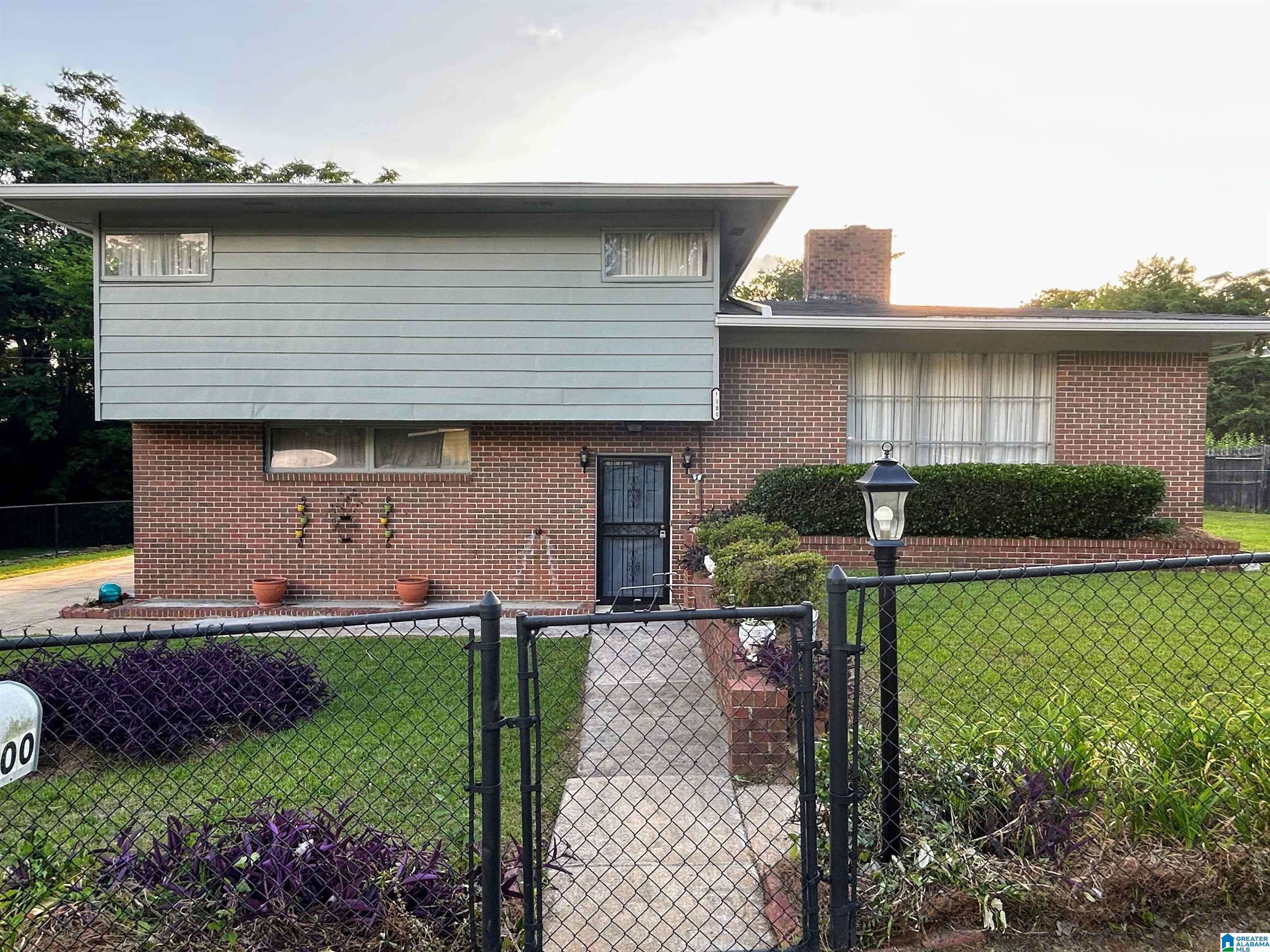 Birmingham, AL 35211,1500 11TH STREET SW