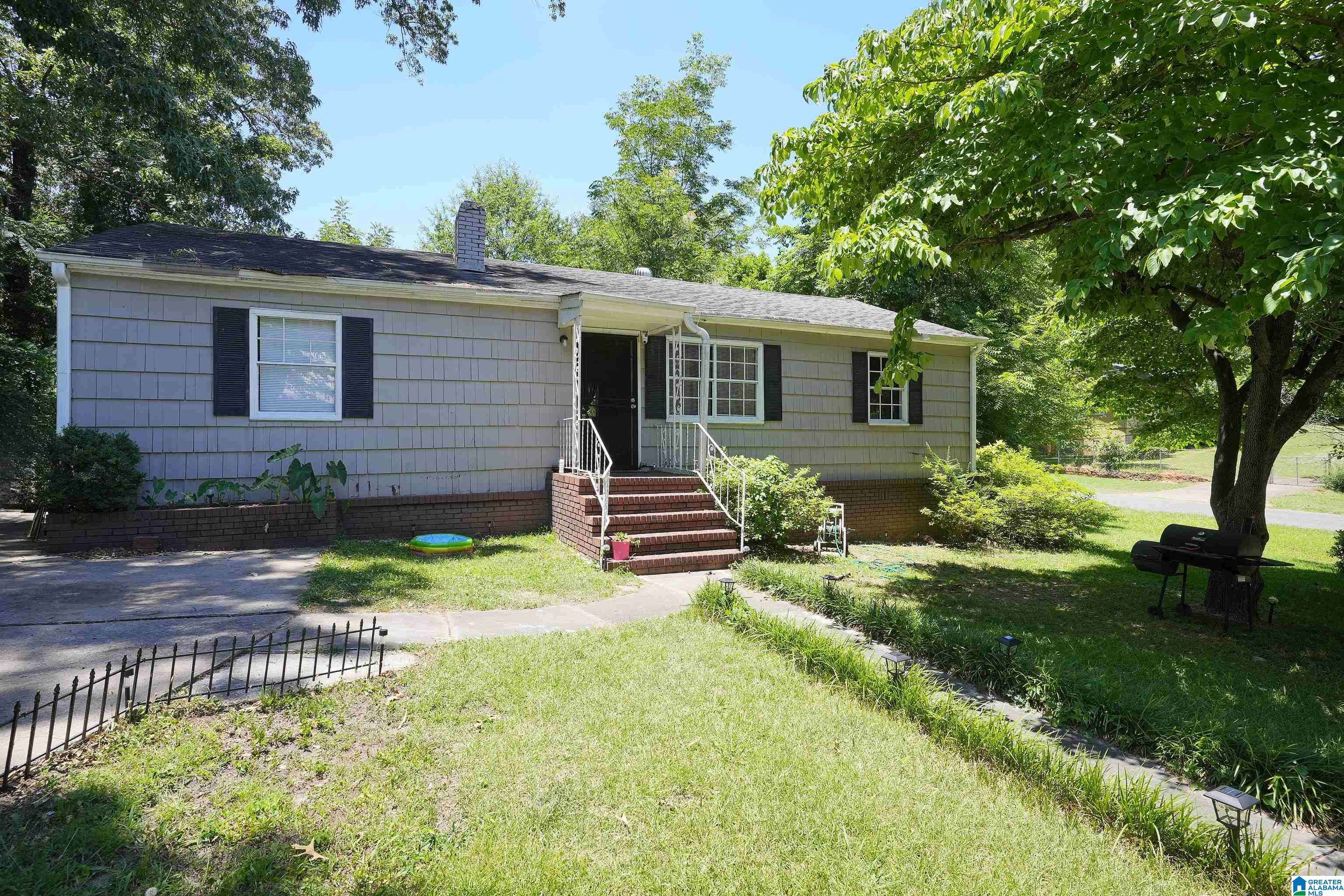 Midfield, AL 35228,215 1ST AVENUE