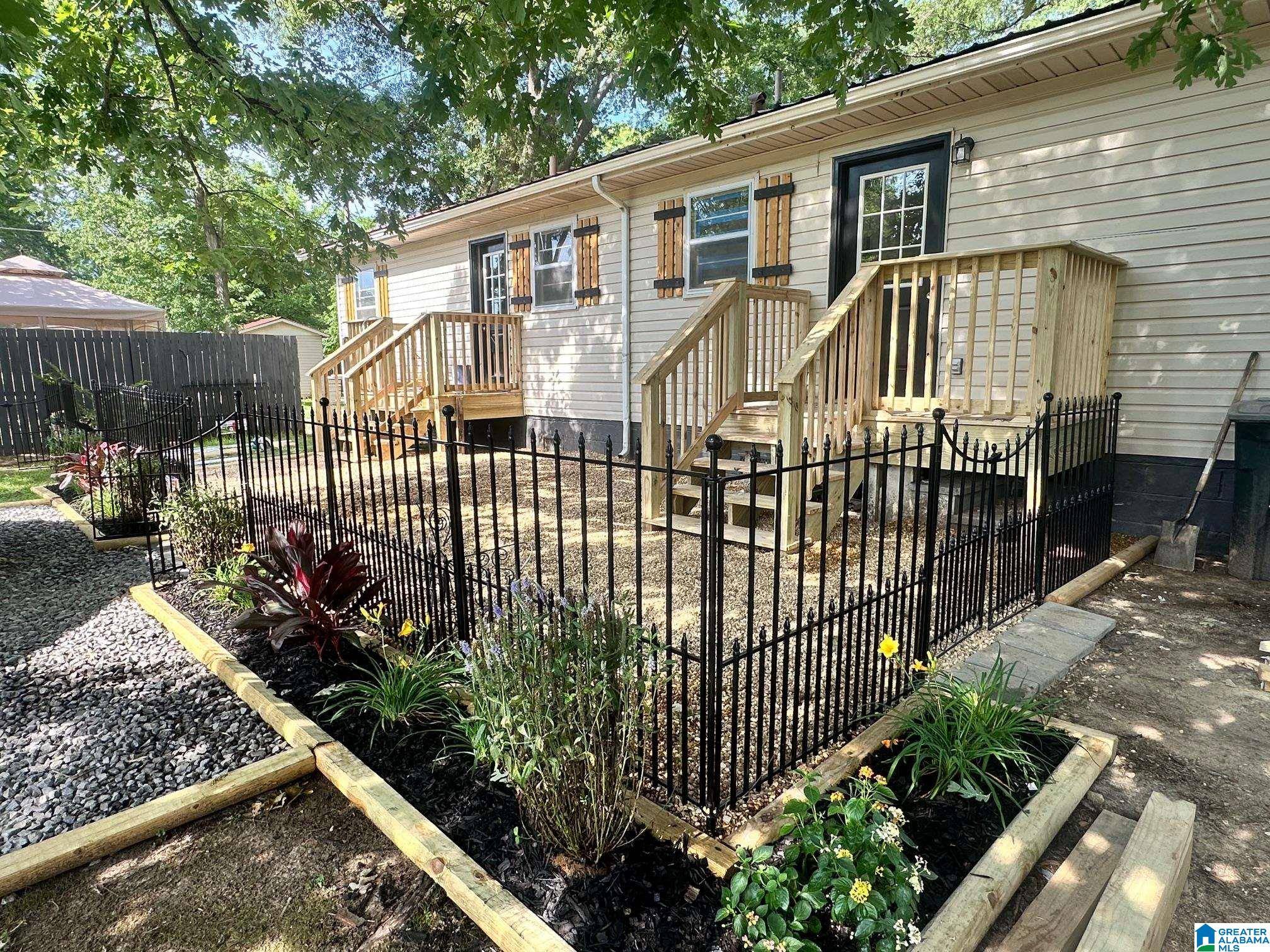 Hueytown, AL 35023,123 LAKELAND AVENUE