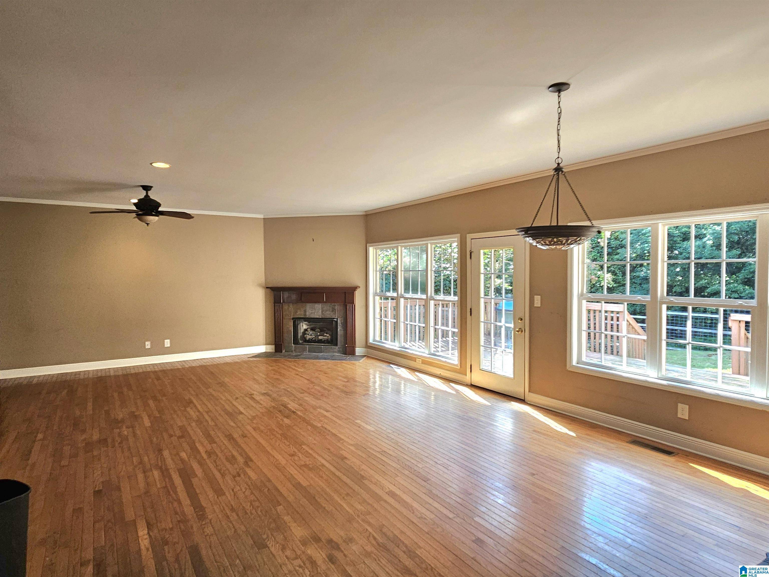 Sylacauga, AL 35151,97 PEBBLE POINT