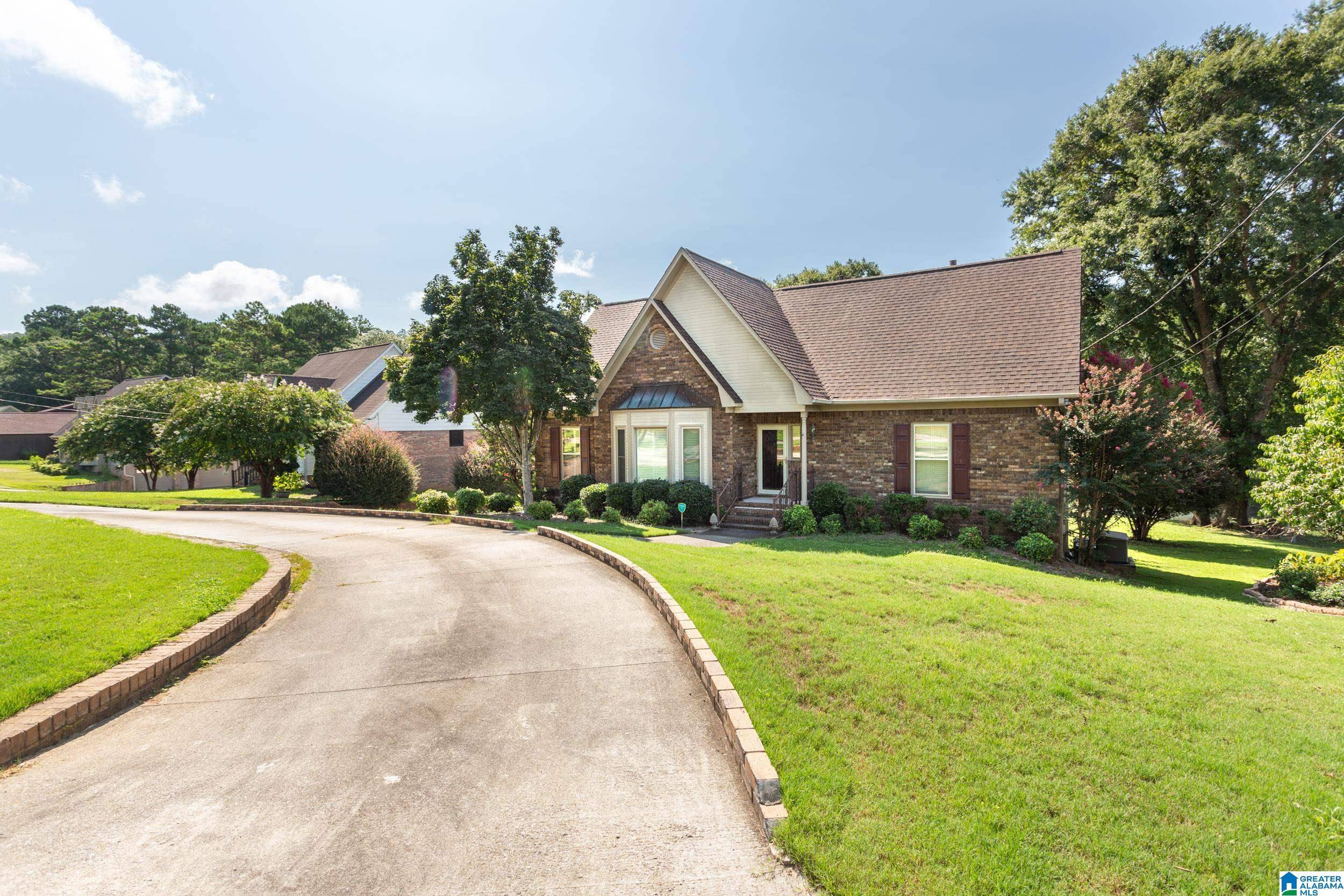 Trussville, AL 35173,7825 WINDSONG DRIVE