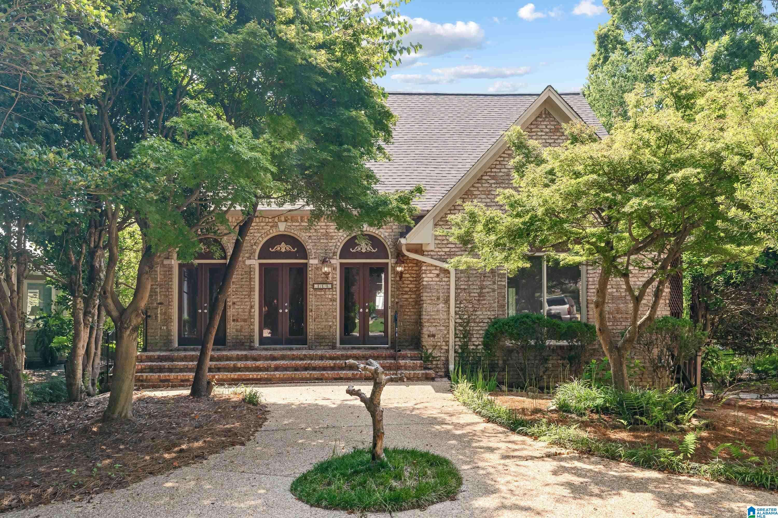 Vestavia Hills, AL 35243,1296 DAVENTRY COURT