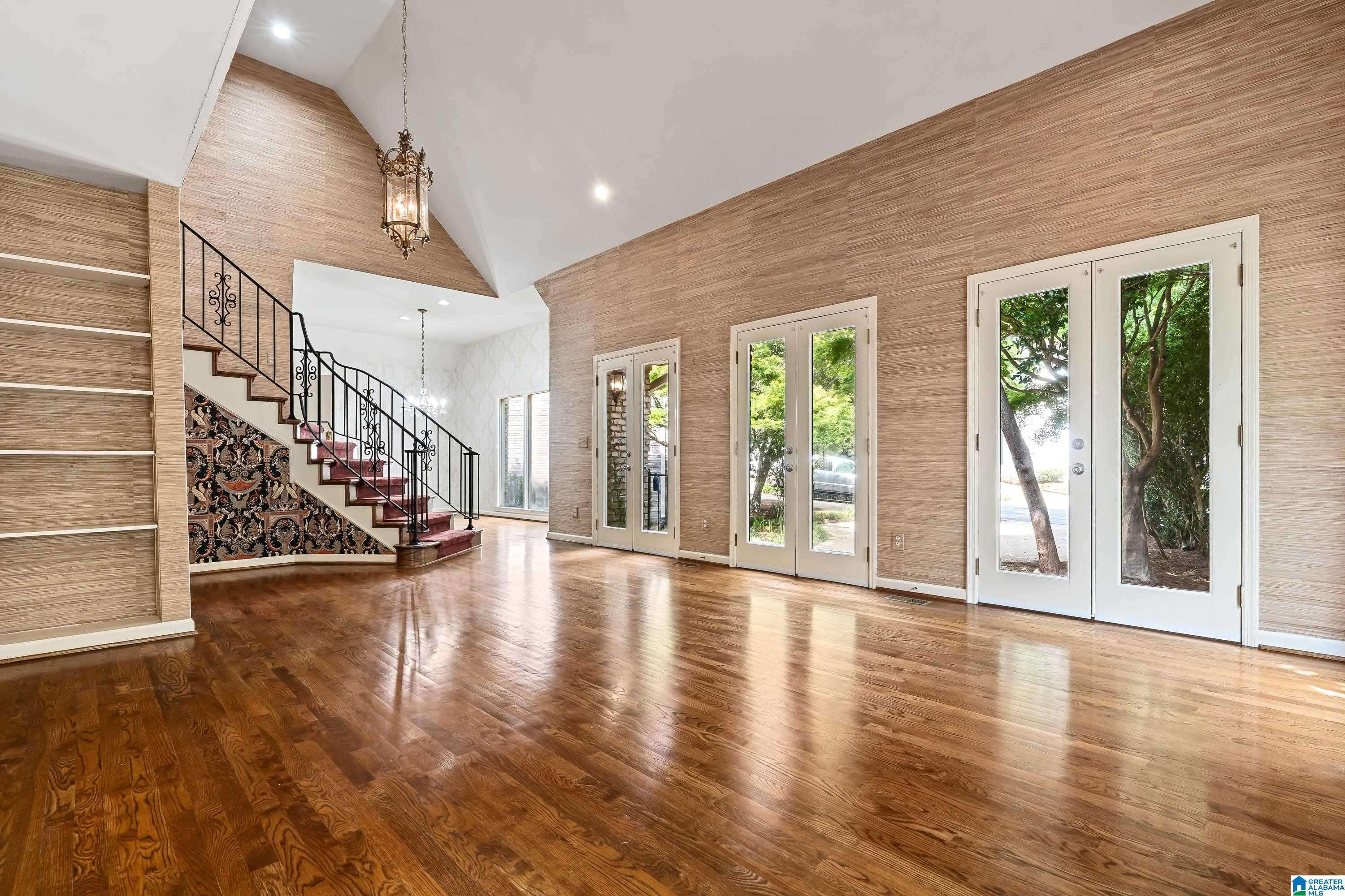 Vestavia Hills, AL 35243,1296 DAVENTRY COURT