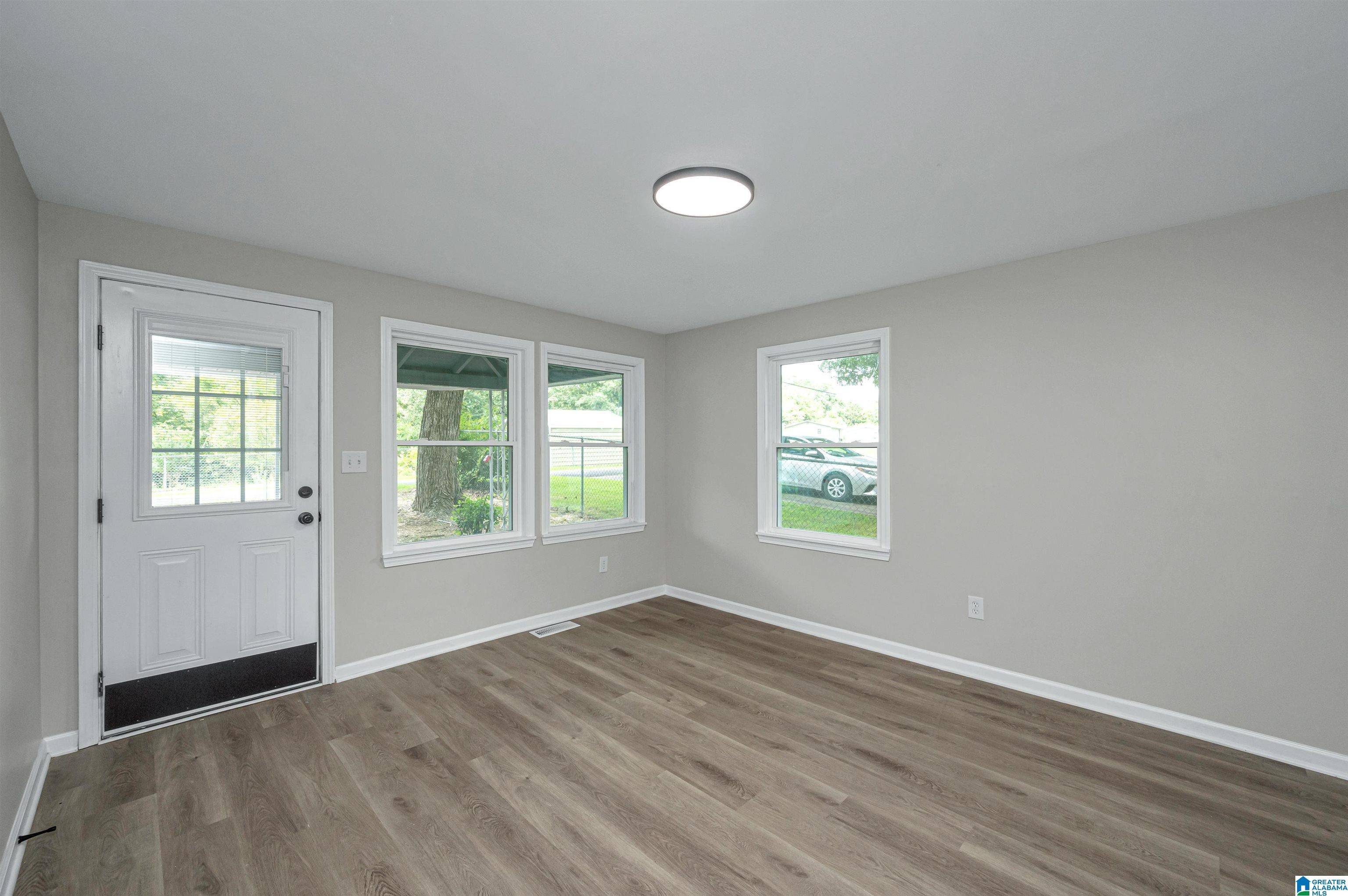 Warrior, AL 35180,534 HILLTOP AVENUE