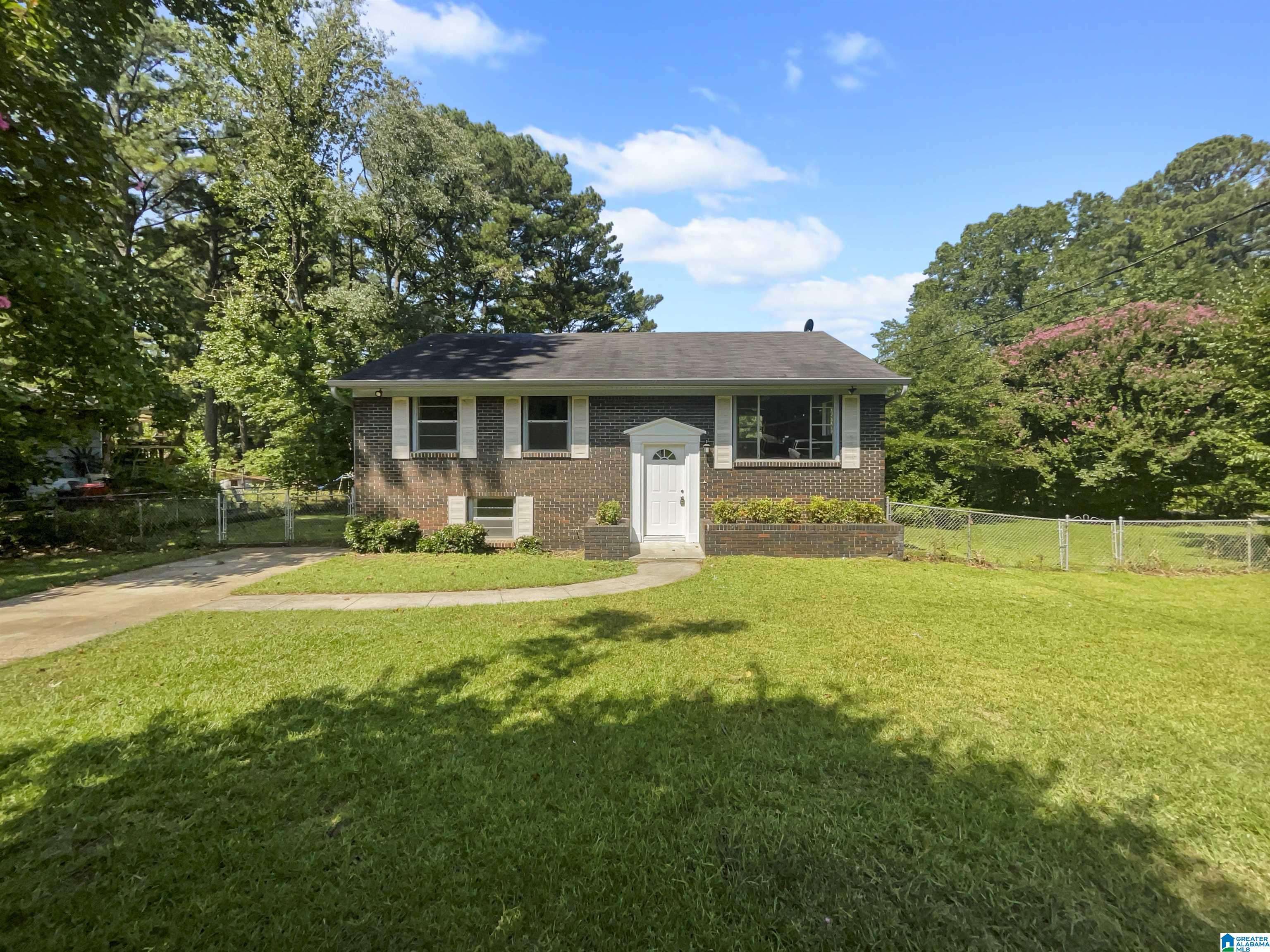 Hueytown, AL 35023,318 POPE DRIVE