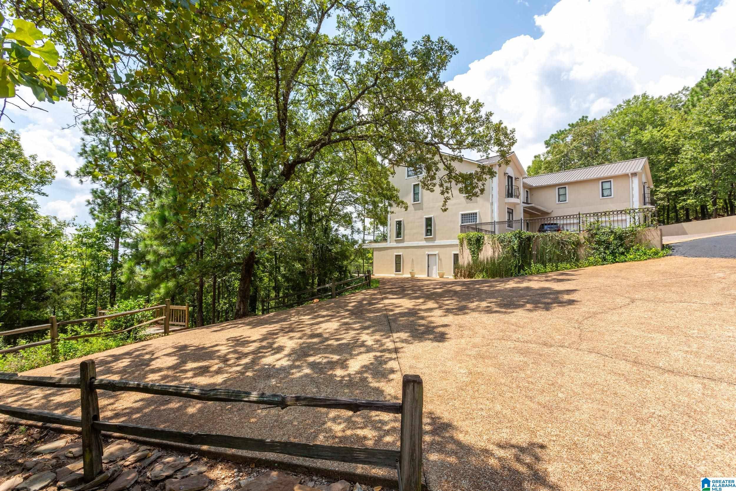 Talladega, AL 35160,325 STONEHILL LANE