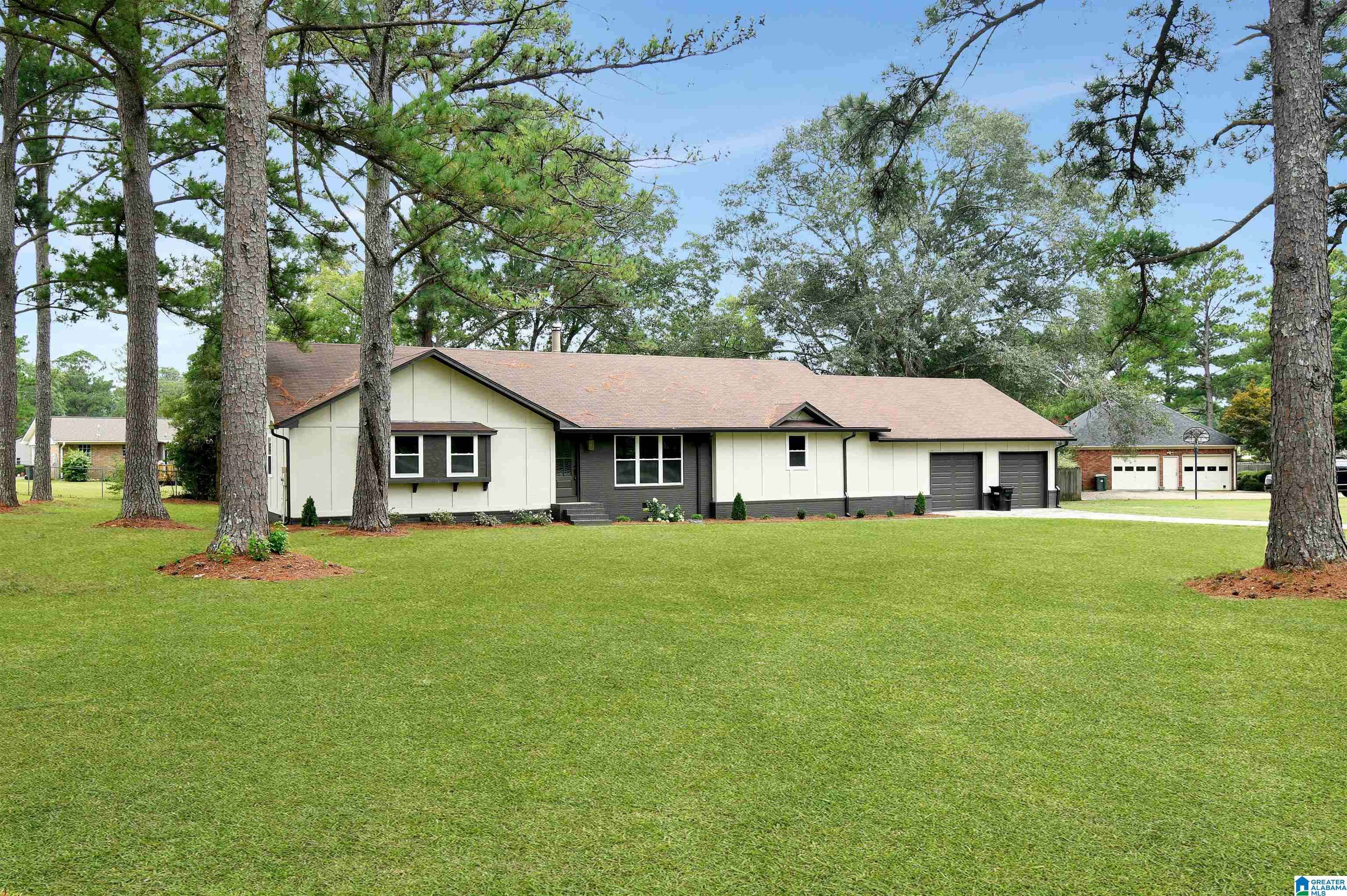 Clanton, AL 35045,207 FRIENDSHIP CIRCLE