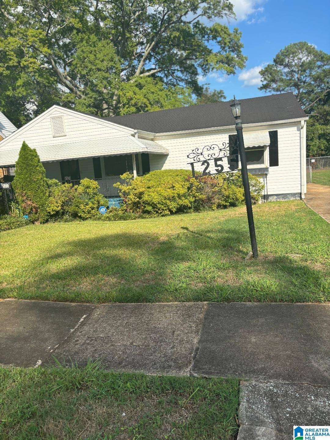 Birmingham, AL 35211,1255 18TH STREET SW