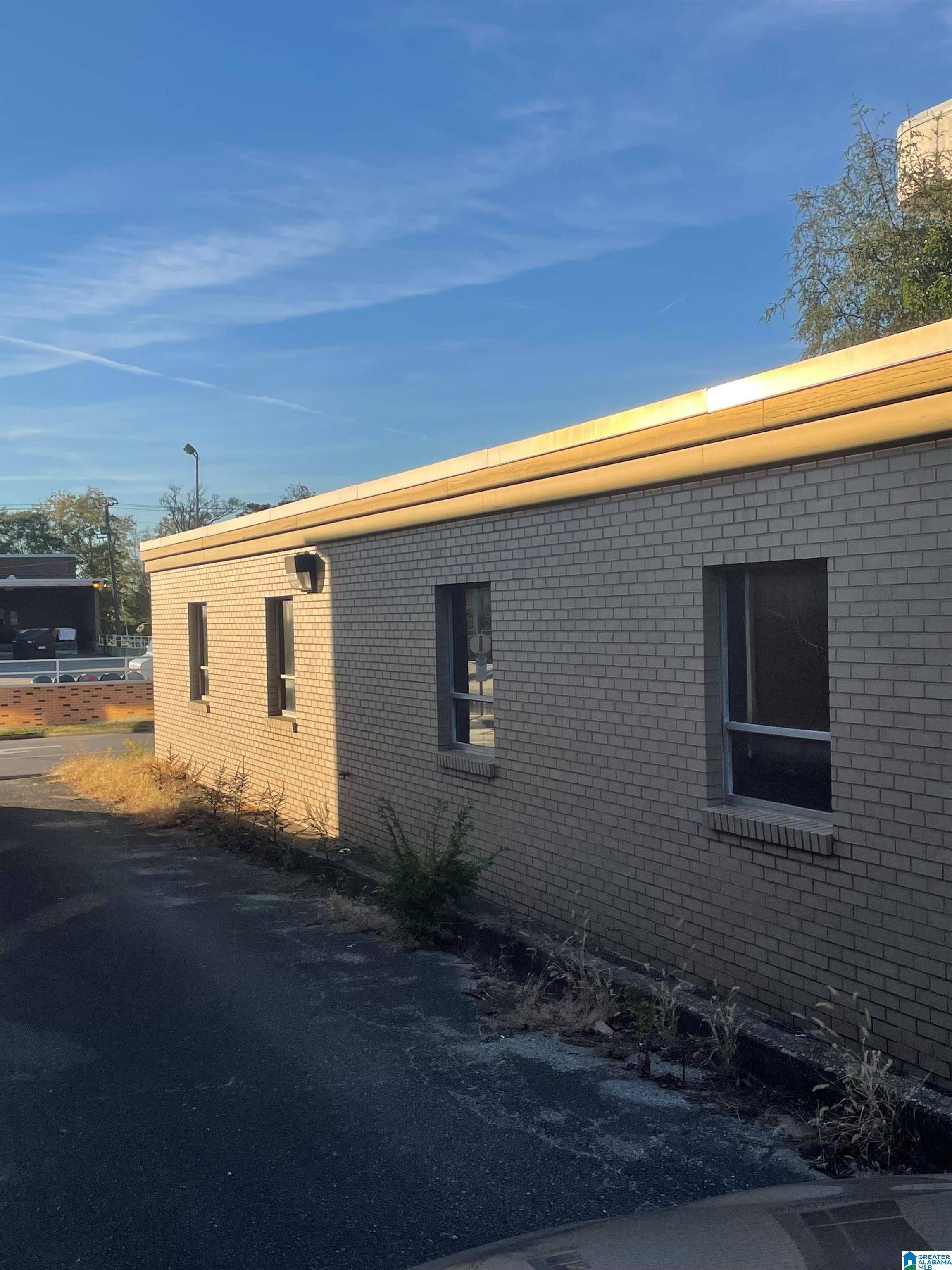 Anniston, AL 36207,1105 S LEIGHTON AVENUE