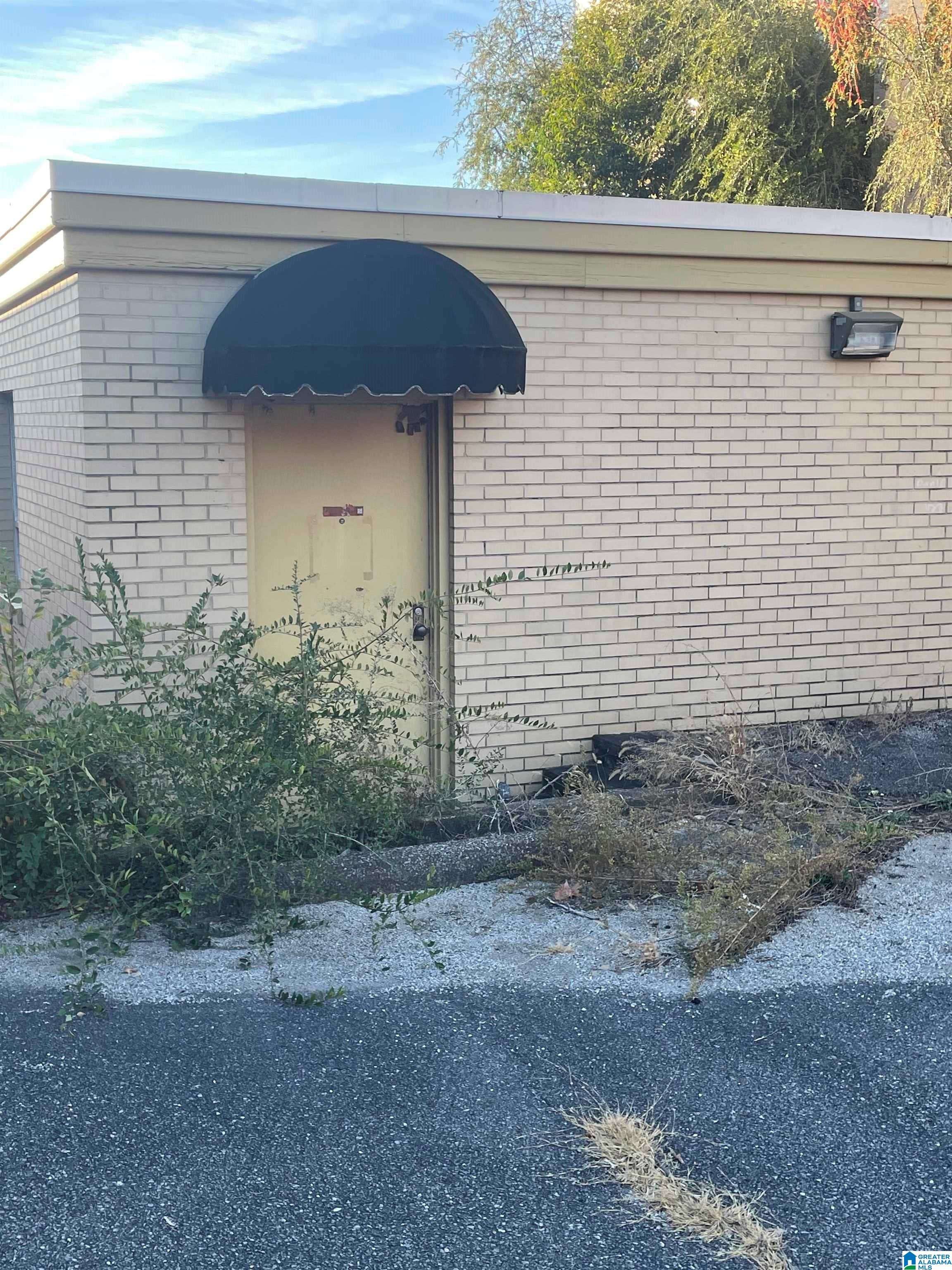 Anniston, AL 36207,1105 S LEIGHTON AVENUE