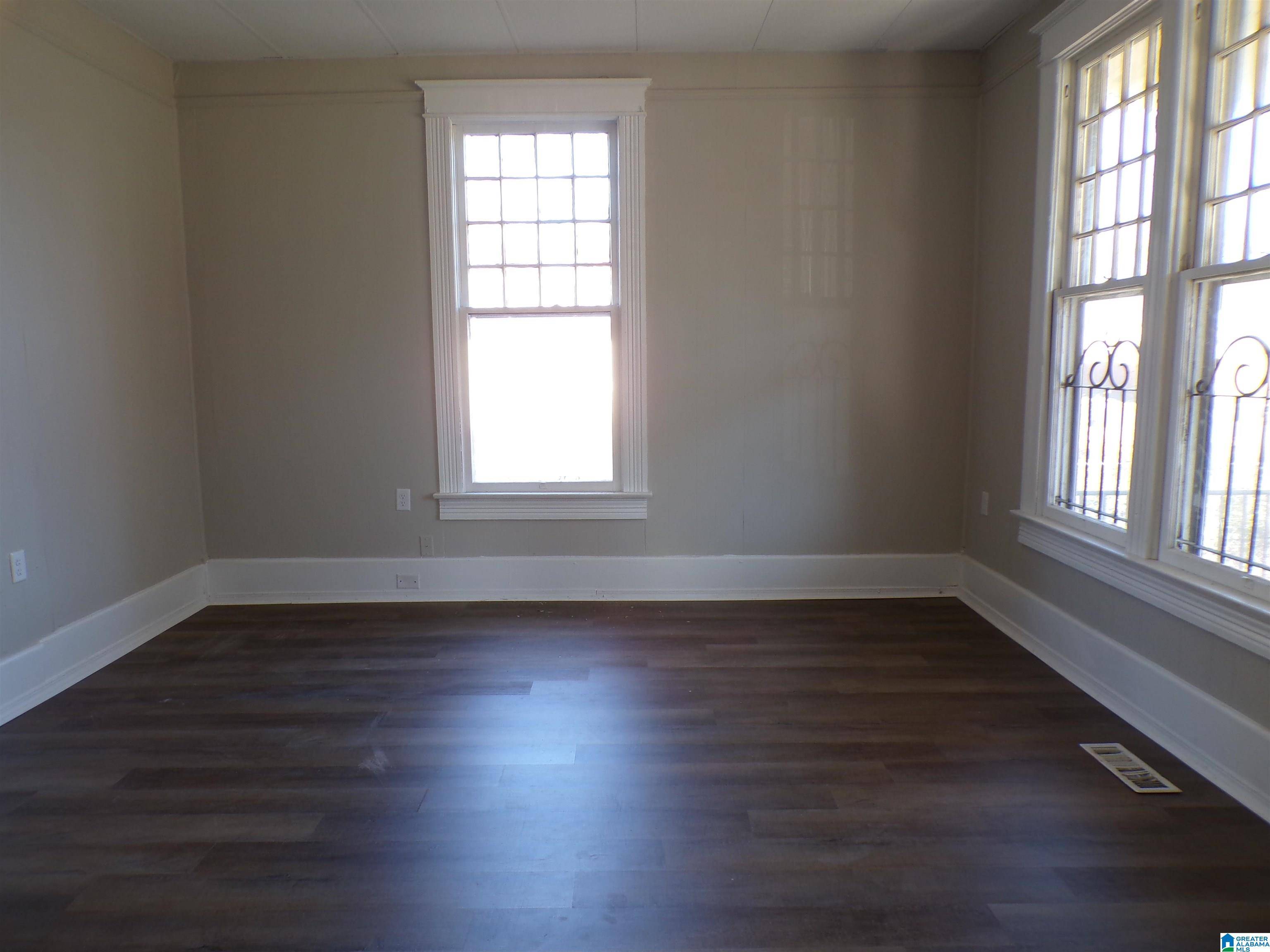Birmingham, AL 35211,524 FULTON AVENUE