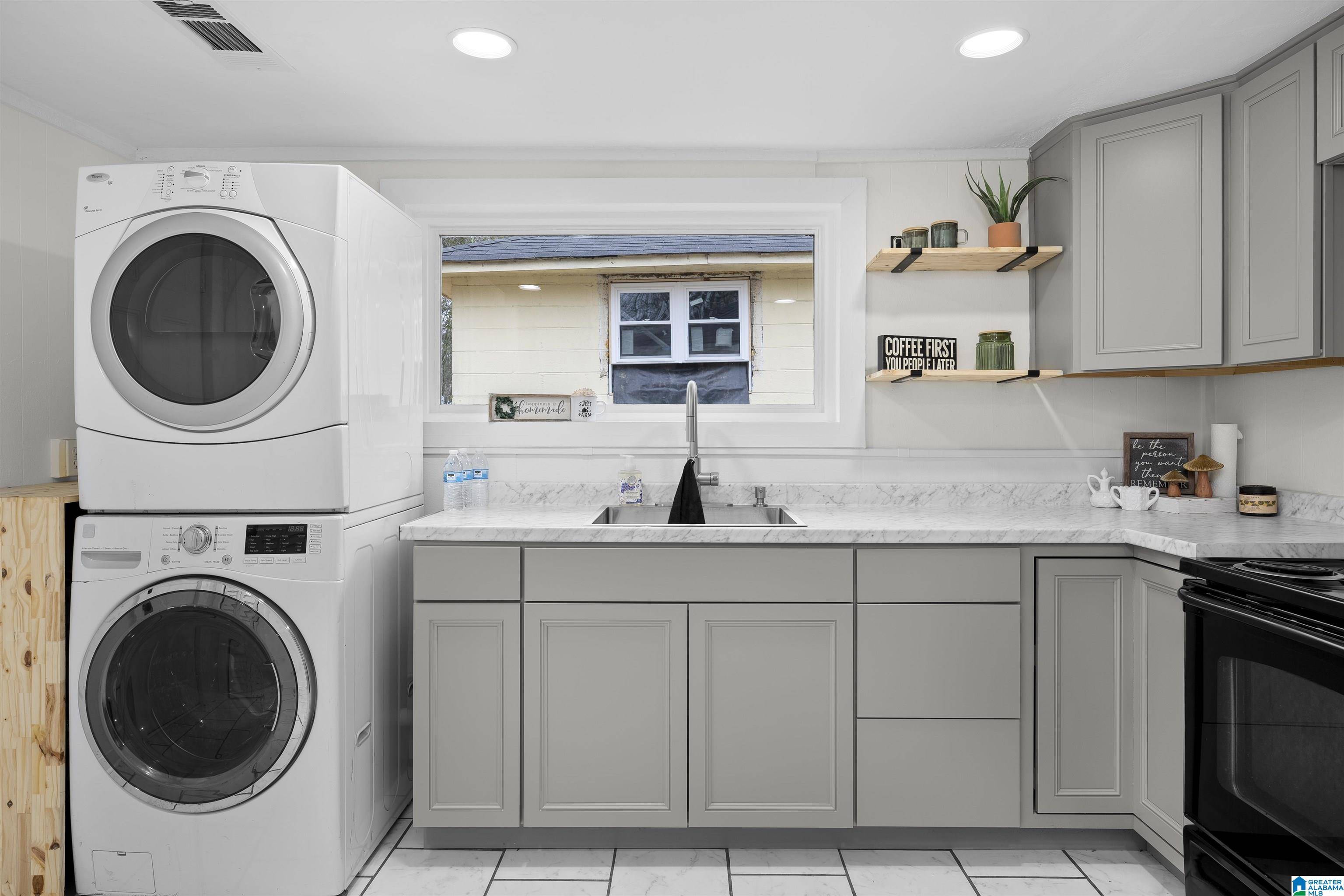 Warrior, AL 35180,610 HIGHLAND AVENUE