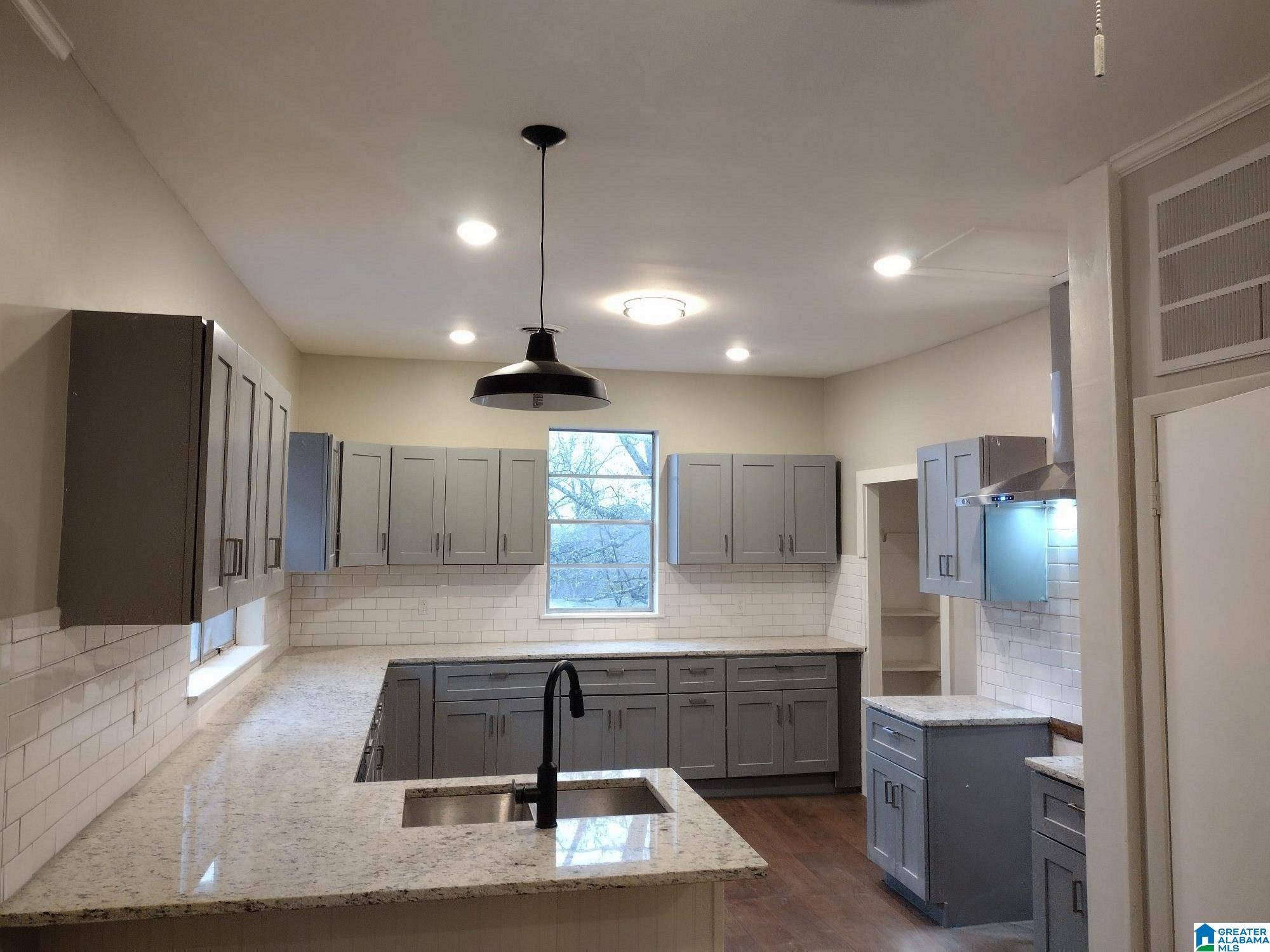 Graysville, AL 35073,1076 NE 6TH STREET