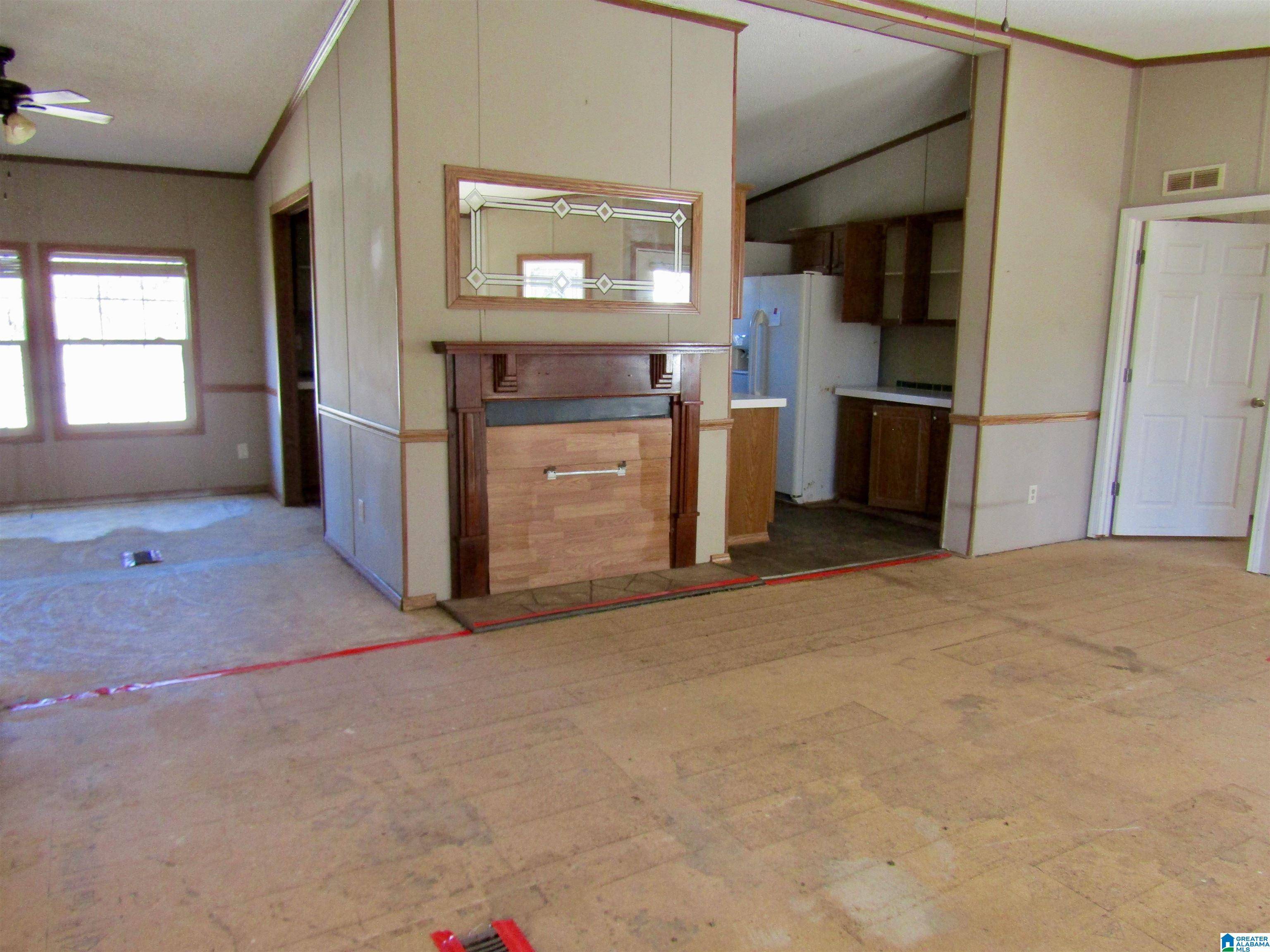 West Blocton, AL 35184,956 TIN TOP LANE