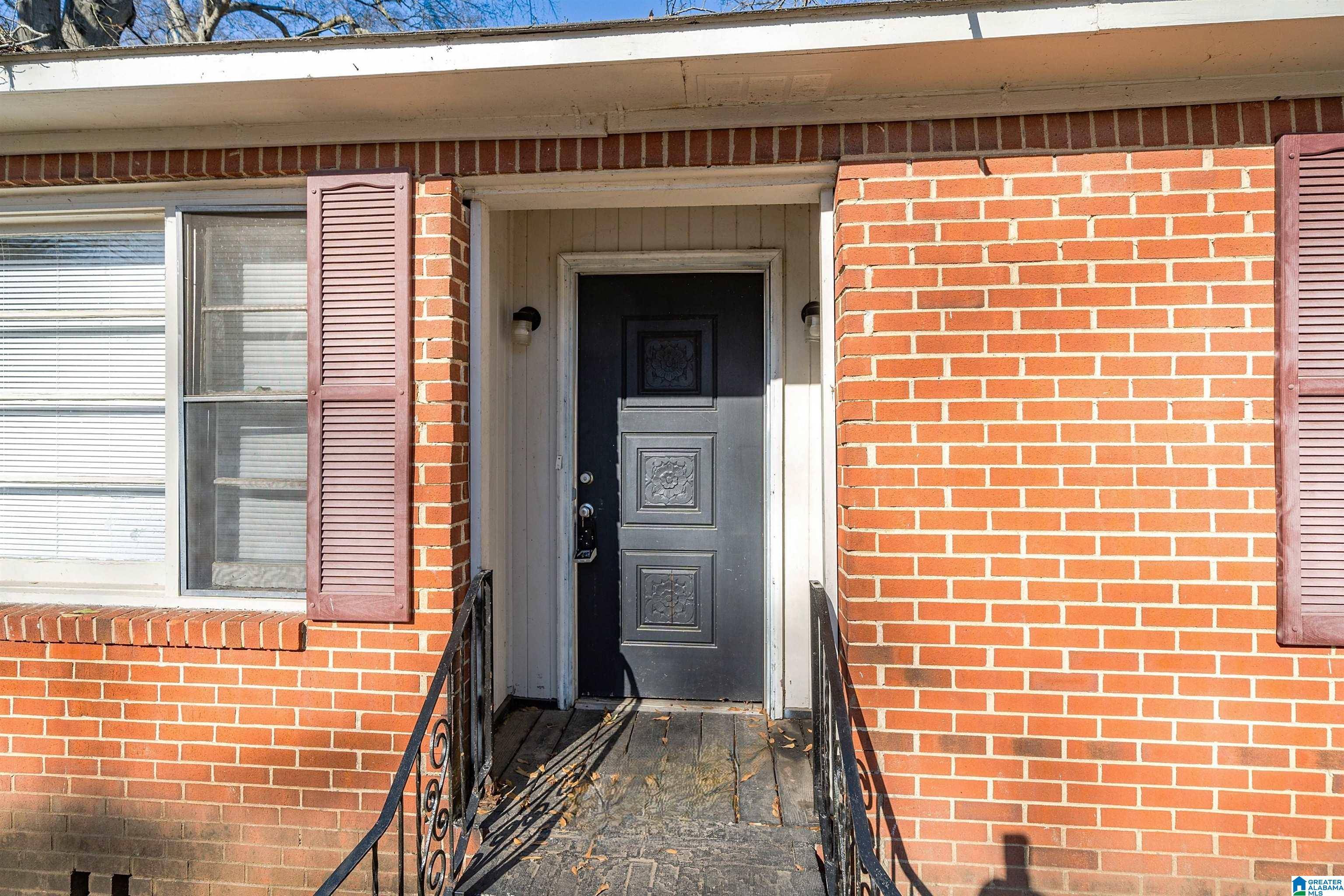 Hueytown, AL 35023,124 GWIN AVENUE